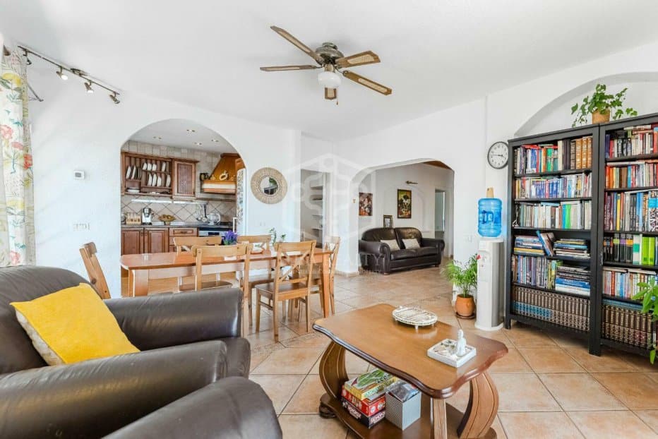 Villa i Guia de Isora, Tenerife, Spanien 5 sovrum, 214 kvm. Nr. 139592