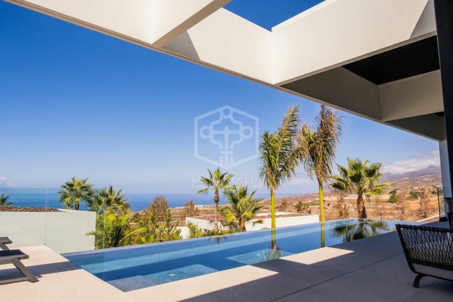 Villa in Guia de Isora, Tenerife, Spain 4 bedrooms, 430 sq.m. No. 139591