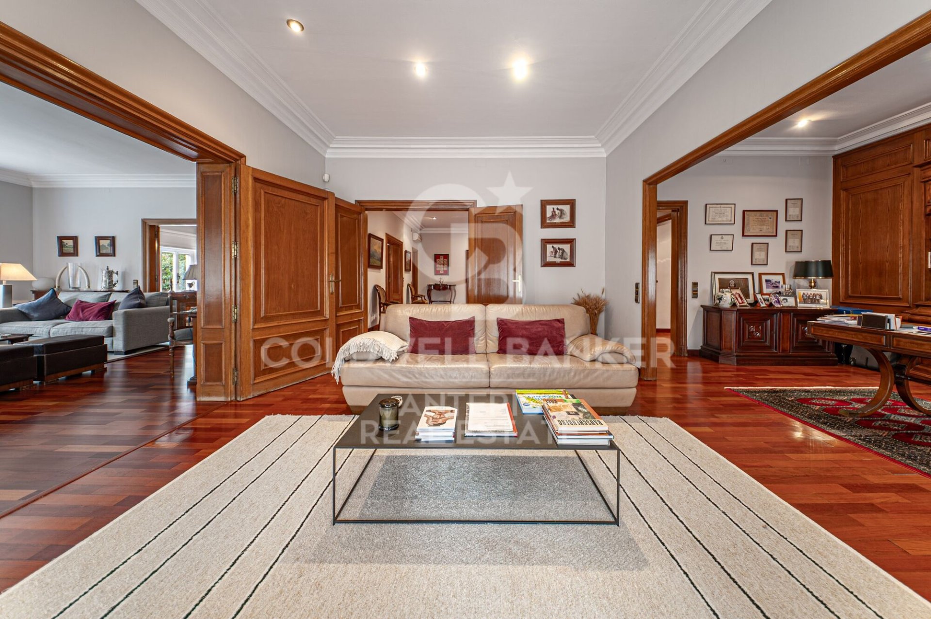 Huoneisto Barcelona, Espanja 7 makuuhuonetta, 450 m2 No. 156820