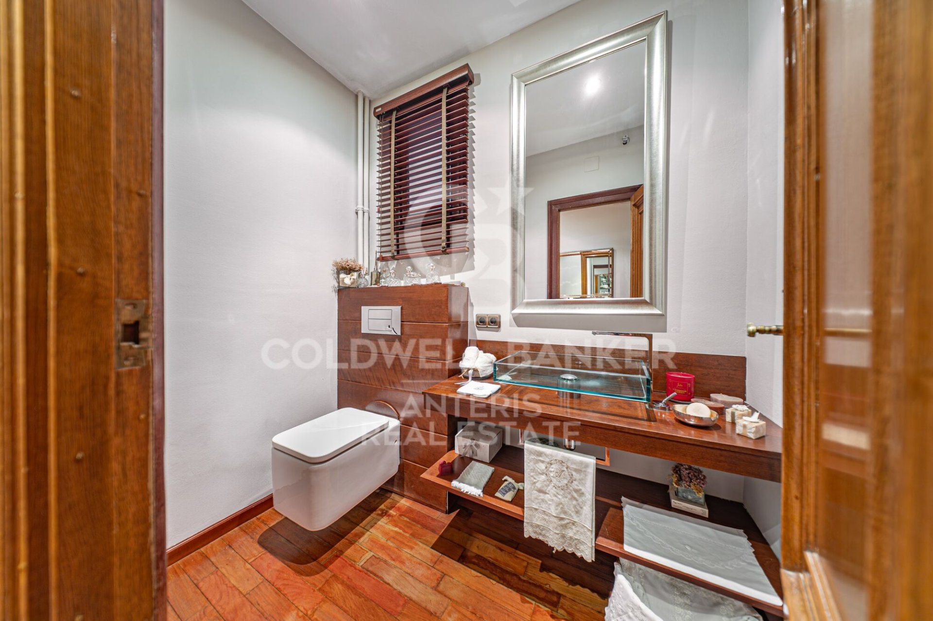 Huoneisto Barcelona, Espanja 7 makuuhuonetta, 450 m2 No. 156820