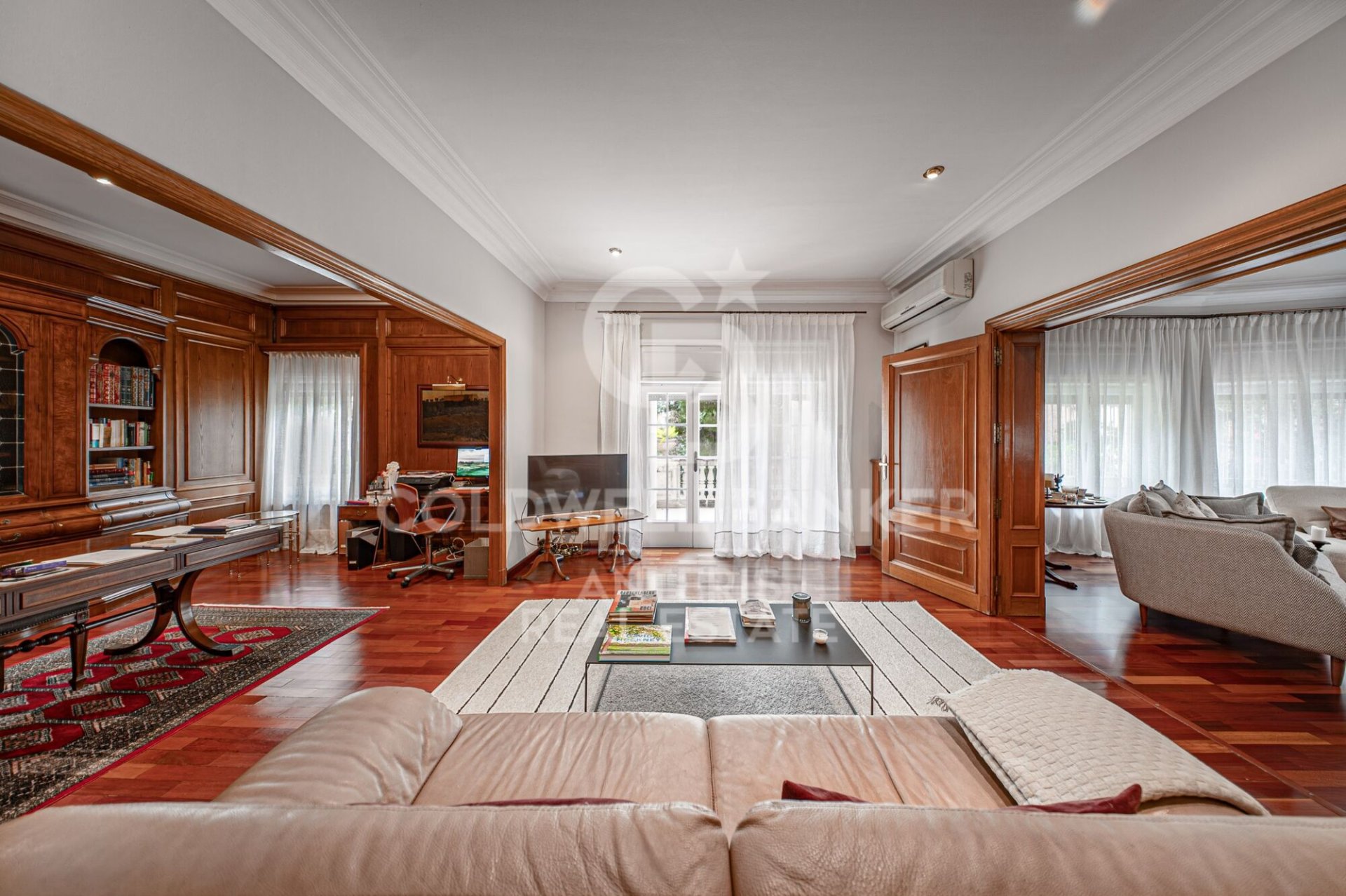 Huoneisto Barcelona, Espanja 7 makuuhuonetta, 450 m2 No. 156820