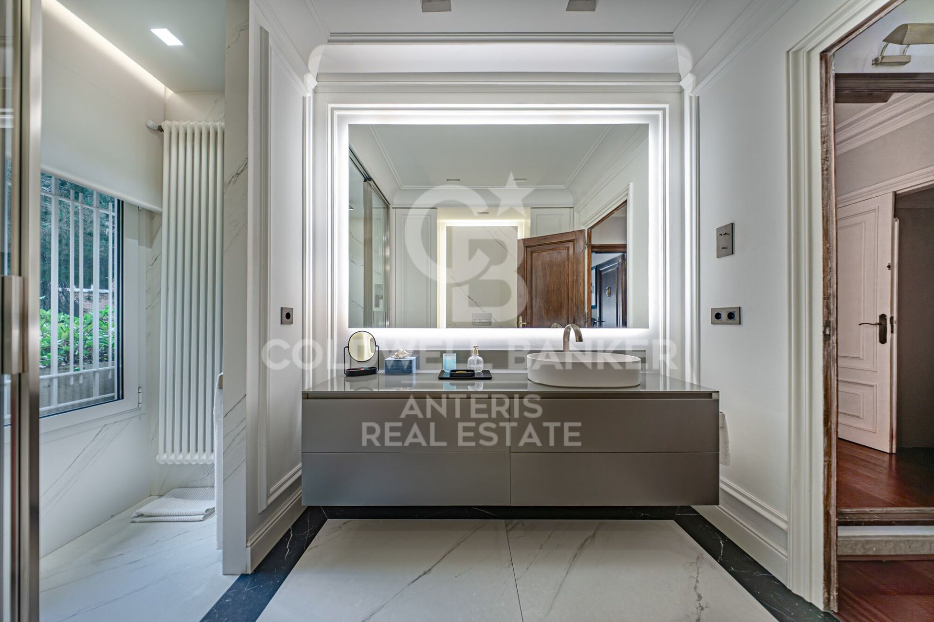 Huoneisto Barcelona, Espanja 7 makuuhuonetta, 450 m2 No. 156820
