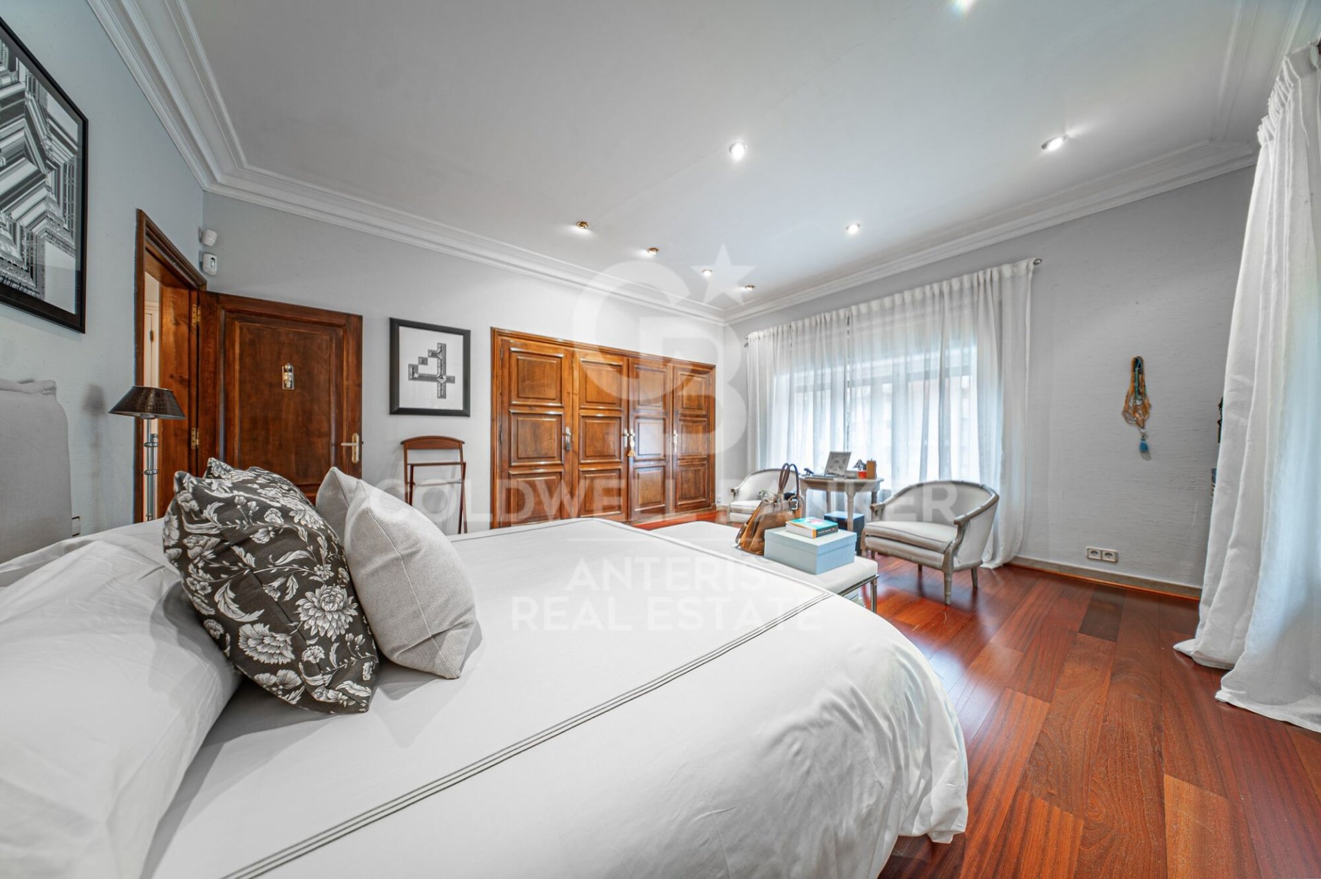 Huoneisto Barcelona, Espanja 7 makuuhuonetta, 450 m2 No. 156820