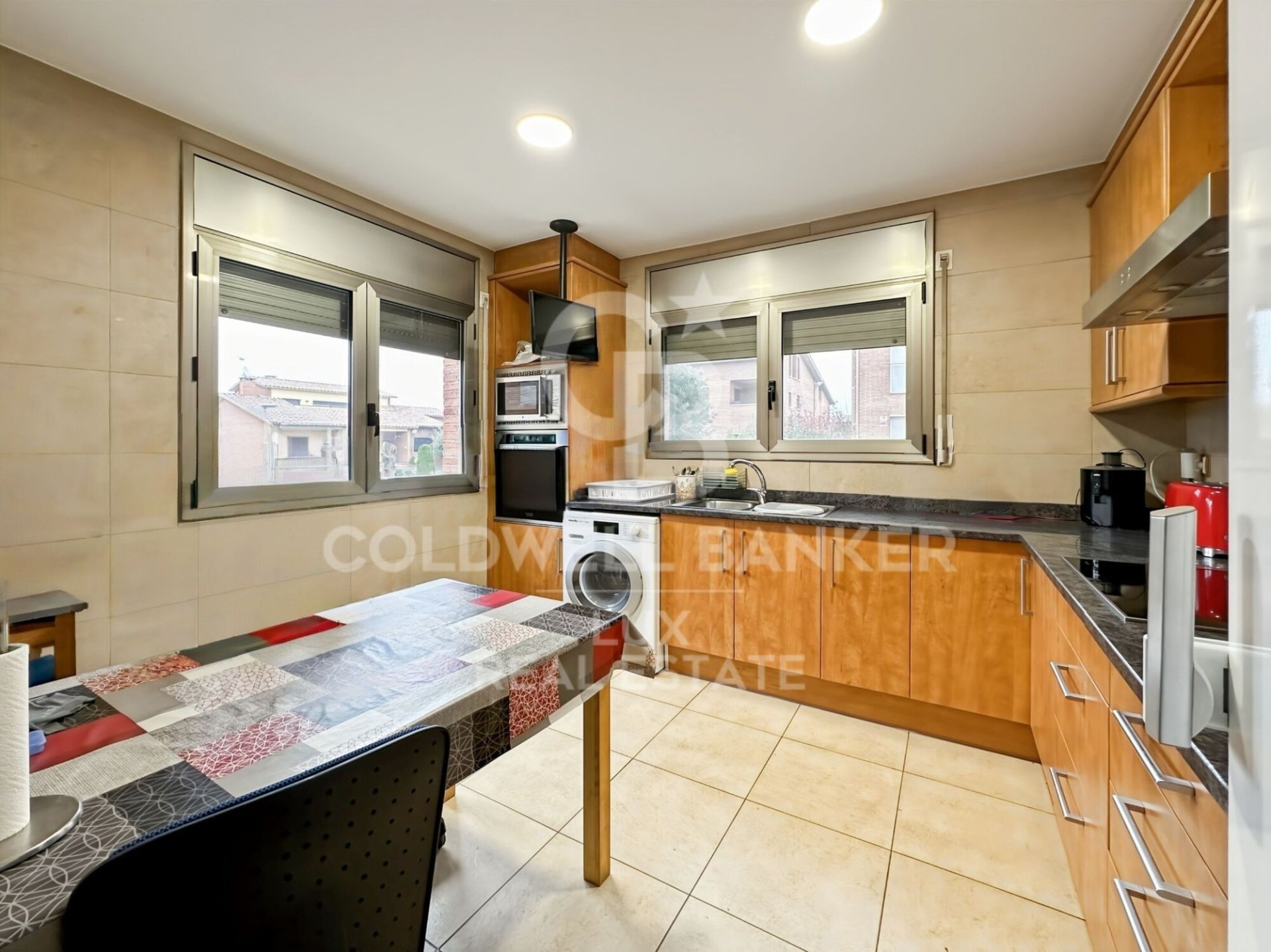 House in Vic, Barcelona, Spain 4 bedrooms, 251 sq.m. No. 157136