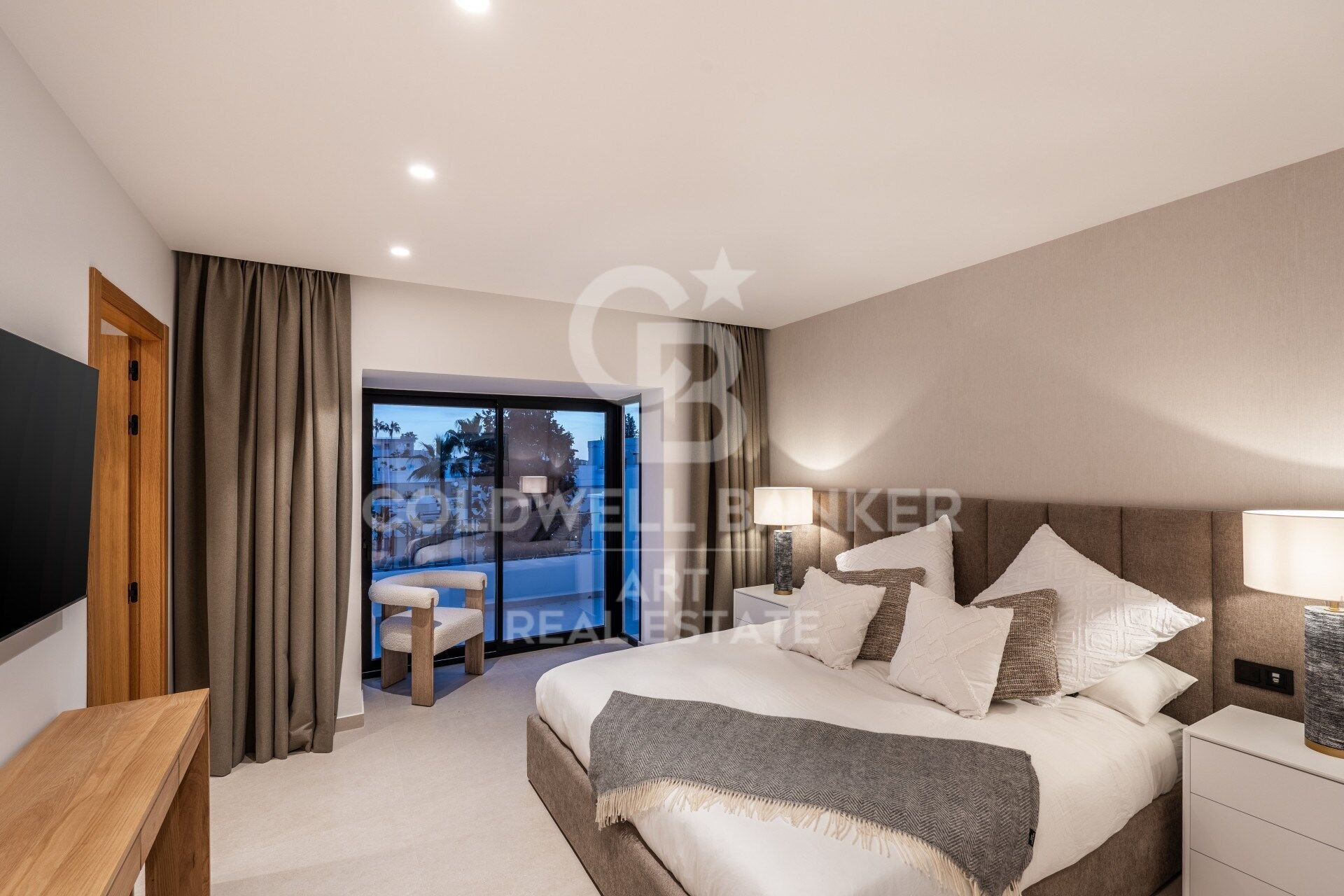 Duplex in Marbella, Malaga, Spain 3 bedrooms, 241 sq.m. No. 157139