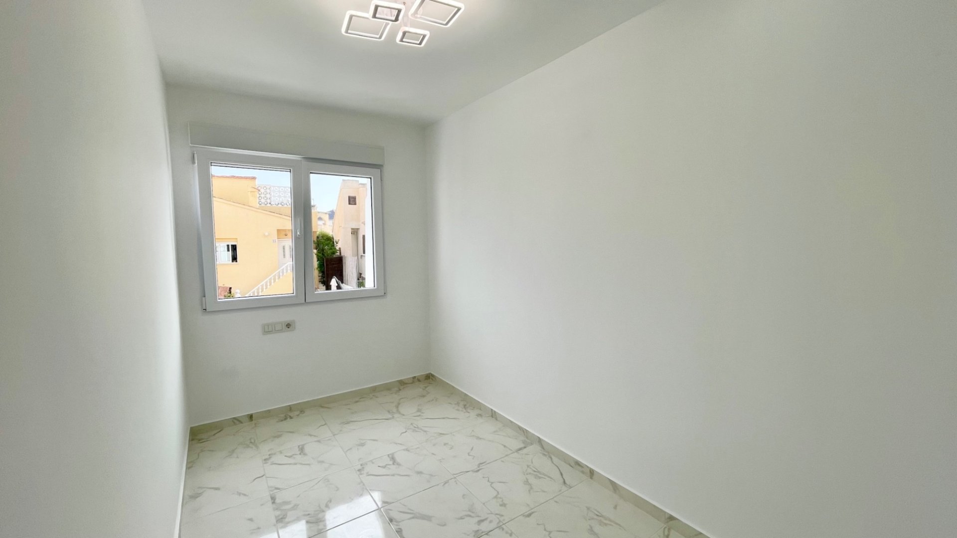 Kaupunkipientalo Los Balcones, Alicante, Espanja 3 makuuhuonetta, 78 m2 No. 143659