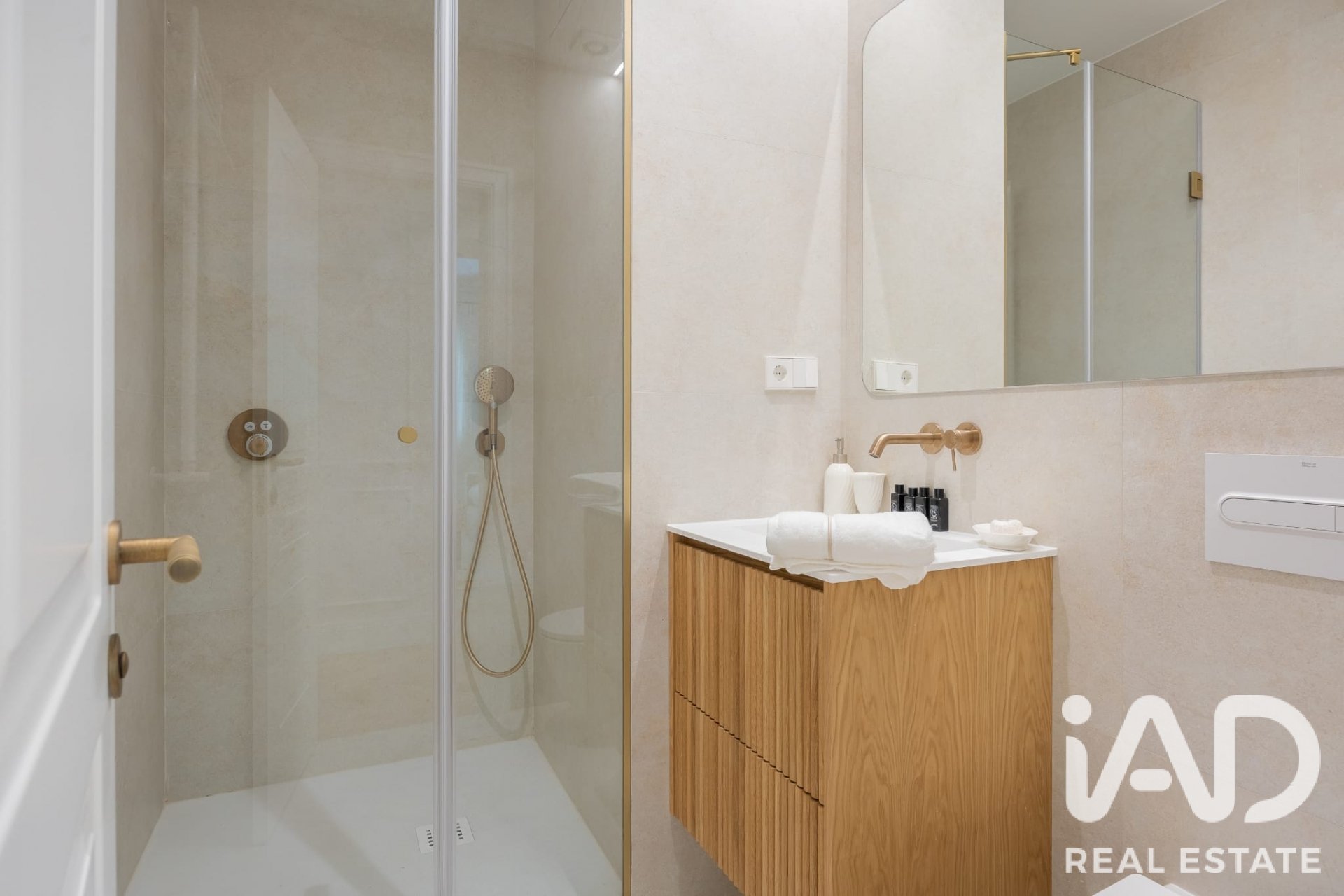 Apartamento en Madrid, España 3 dormitorios, 161 m2 No. 196552