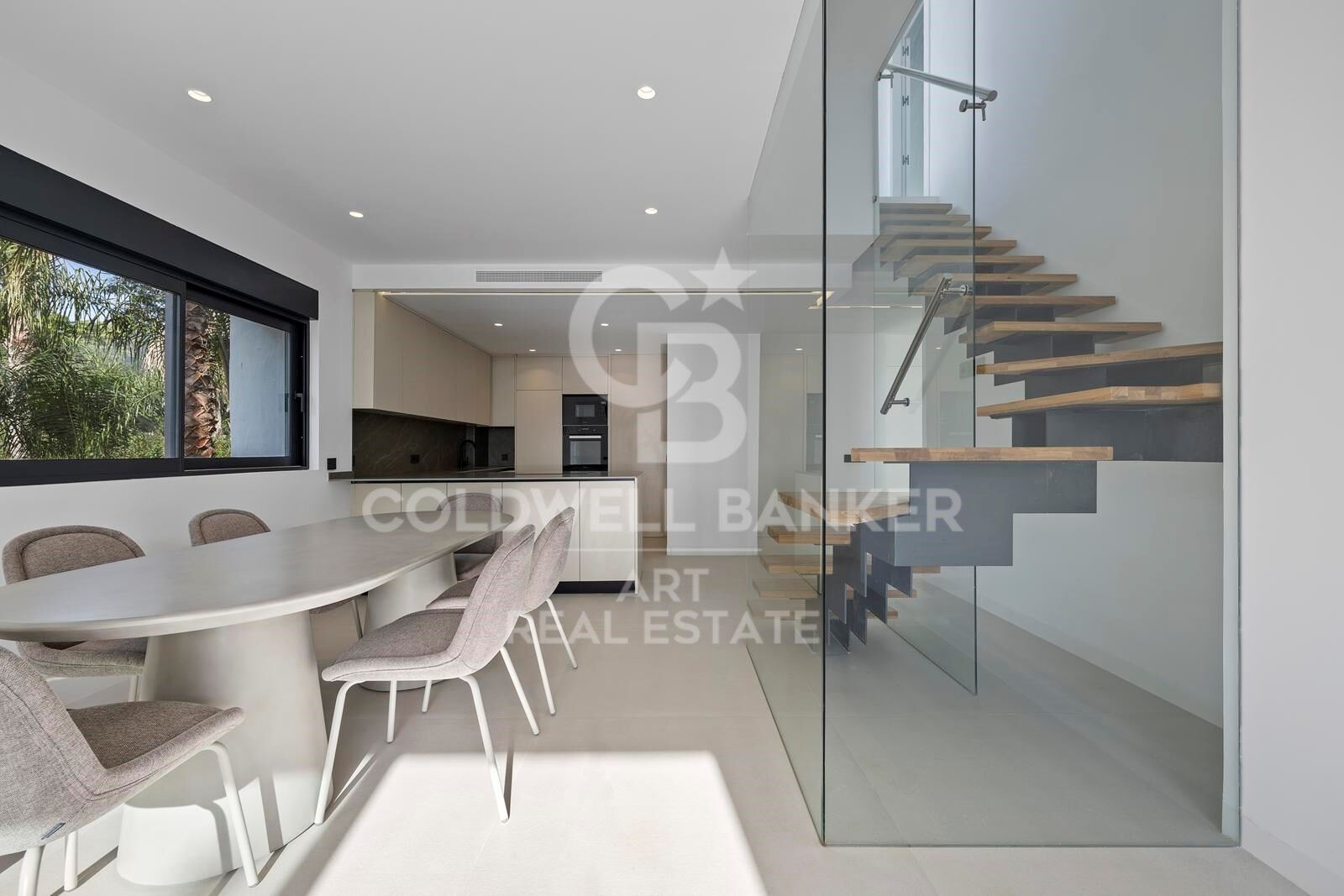 Hus i Estepona, Malaga, Spanien 4 sovrum, 306 kvm. Nr. 159264