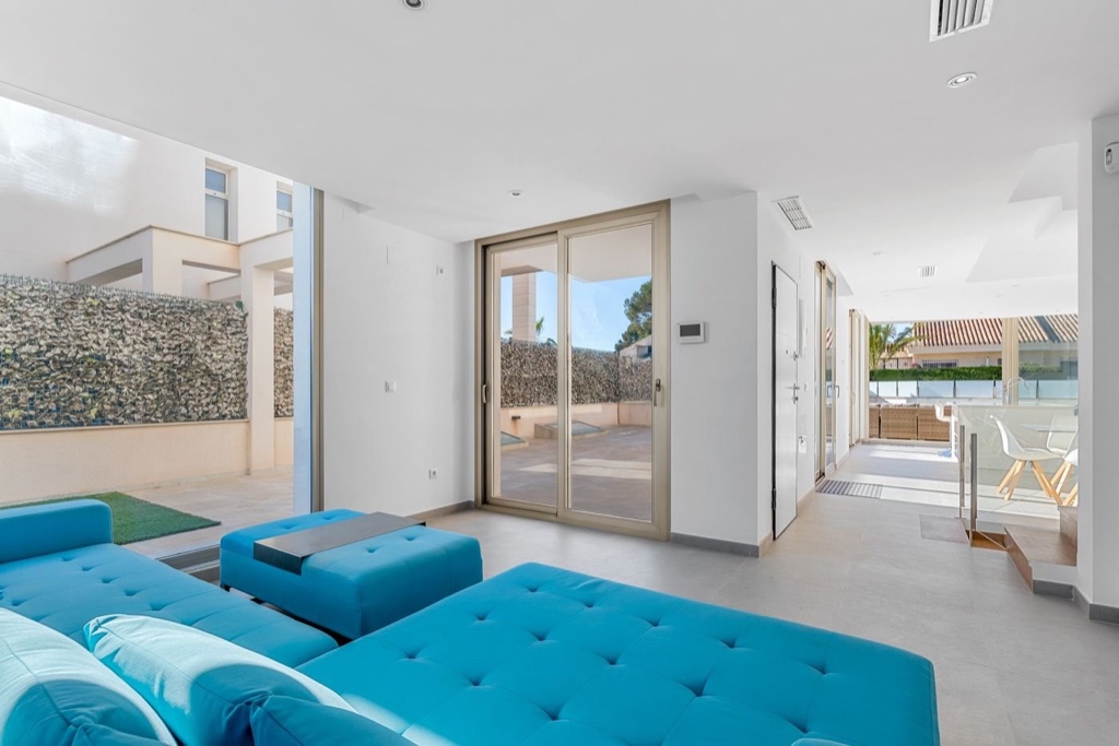 Villa in Alicante, Spain 6 bedrooms, 197 sq.m. No. 145300