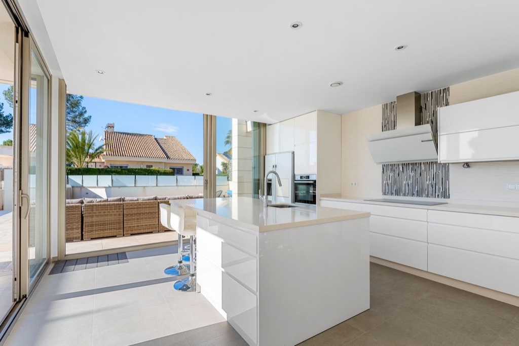 Villa in Alicante, Spain 6 bedrooms, 197 sq.m. No. 145300