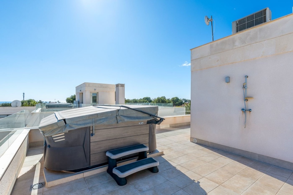 Villa in Alicante, Spain 6 bedrooms, 197 sq.m. No. 145300