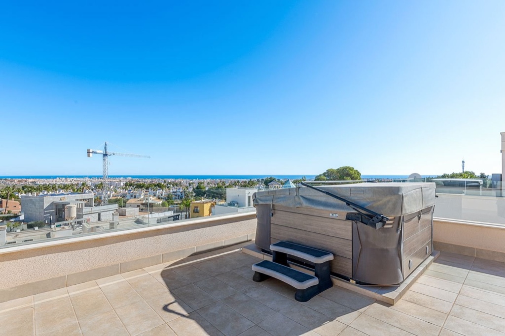 Villa in Alicante, Spain 6 bedrooms, 197 sq.m. No. 145300