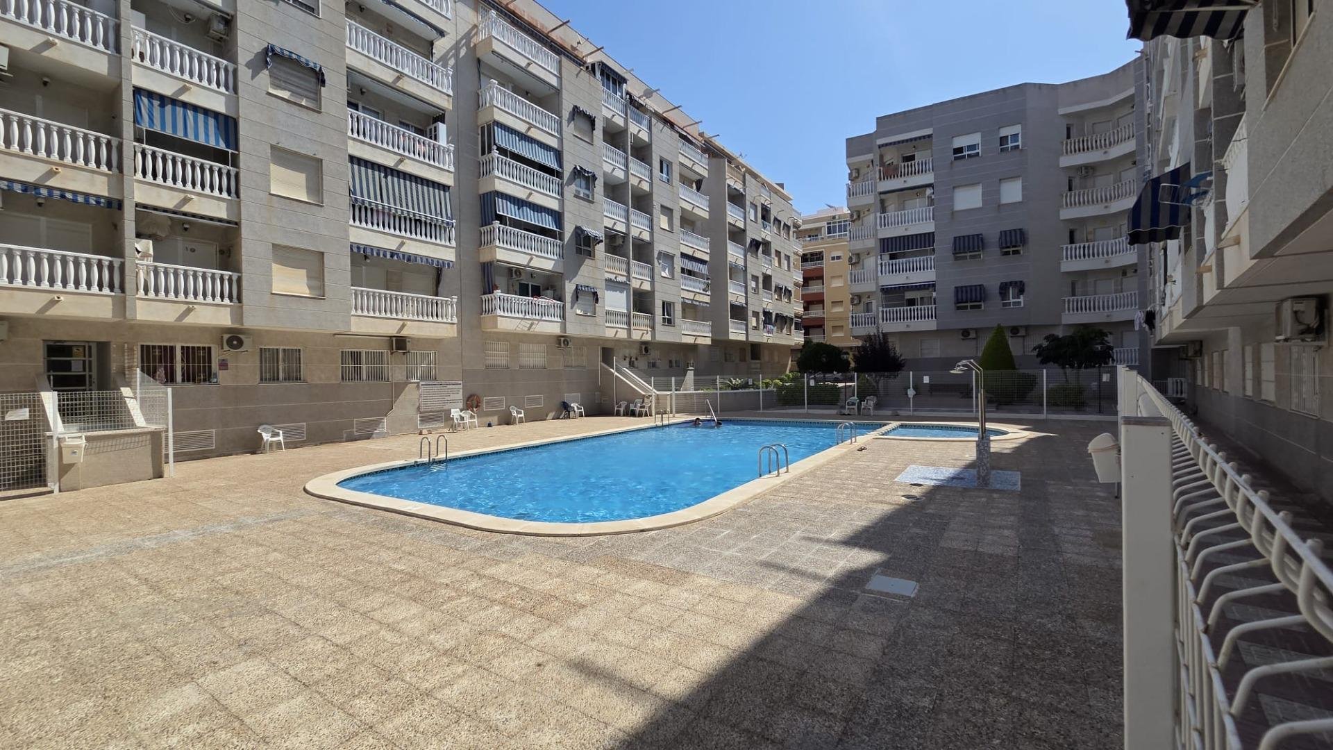 Huoneisto Torrevieja, Alicante, Espanja 39 m2 No. 194944