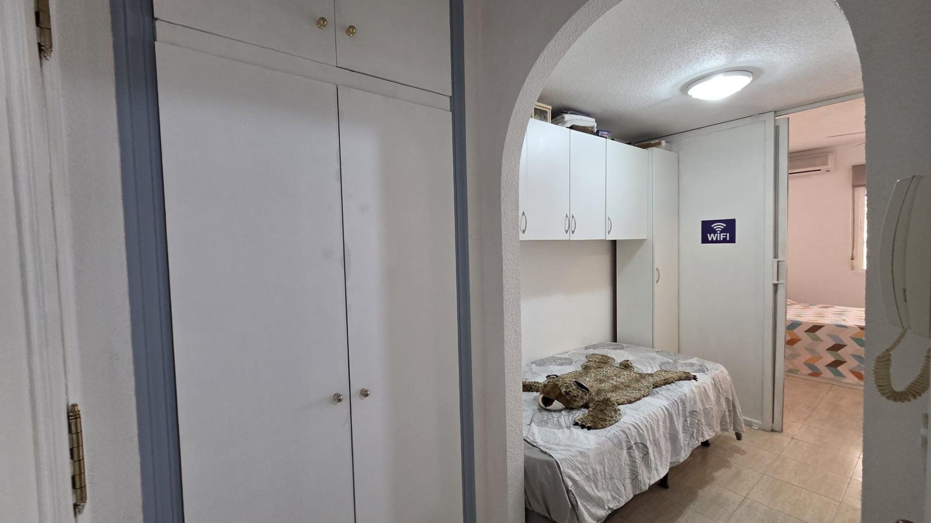 Huoneisto Torrevieja, Alicante, Espanja 39 m2 No. 194944