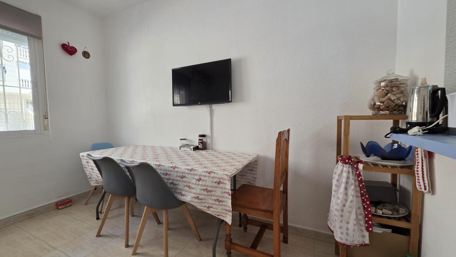 Huoneisto Torrevieja, Alicante, Espanja 39 m2 No. 194944
