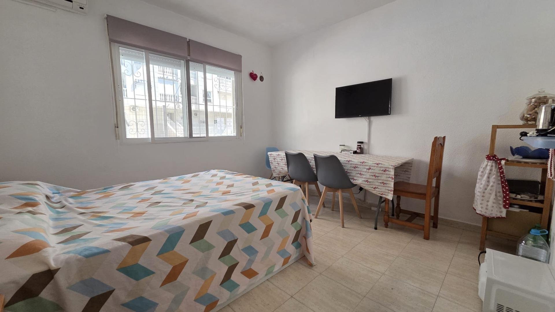 Huoneisto Torrevieja, Alicante, Espanja 39 m2 No. 194944