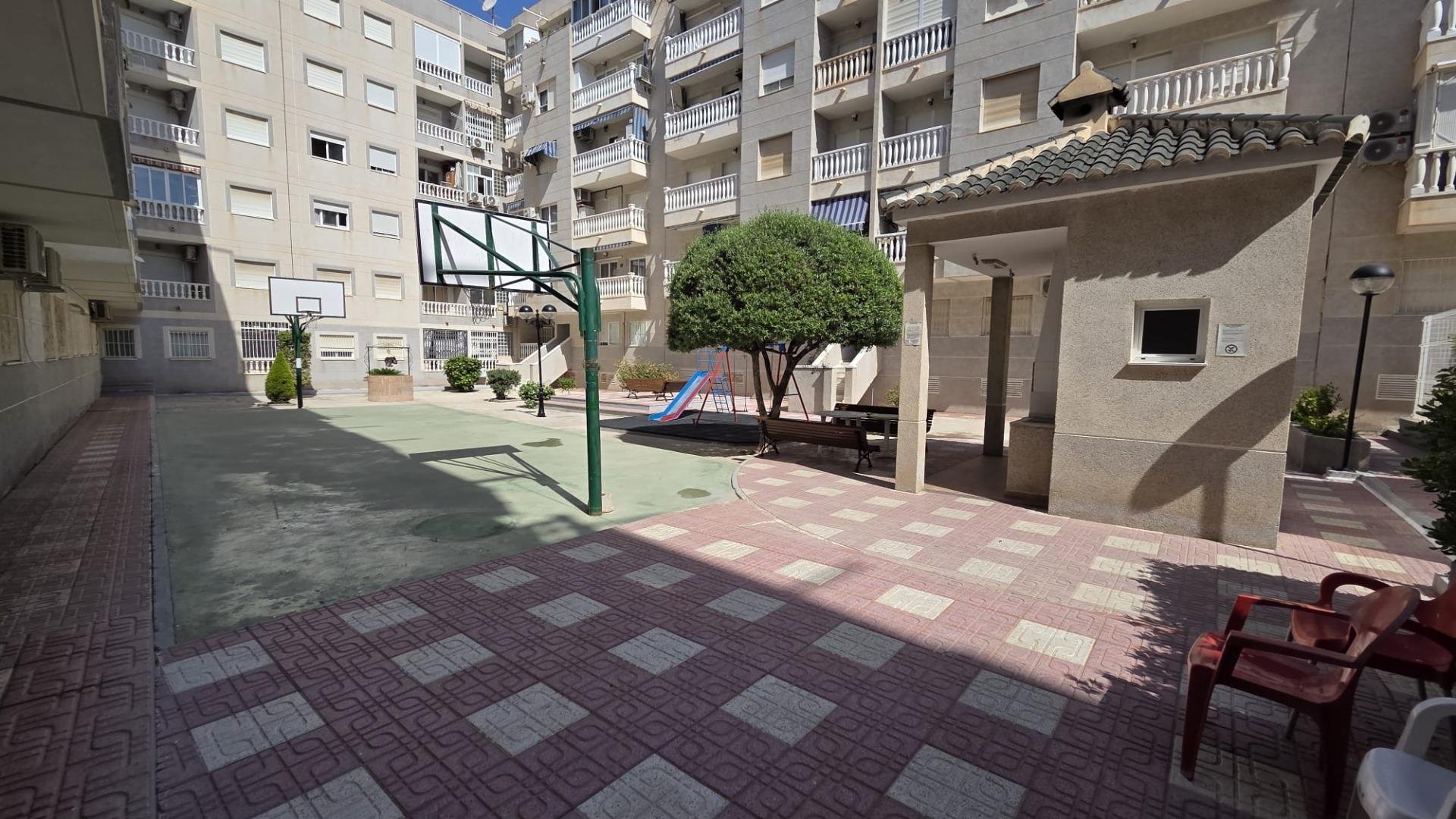 Huoneisto Torrevieja, Alicante, Espanja 39 m2 No. 194944
