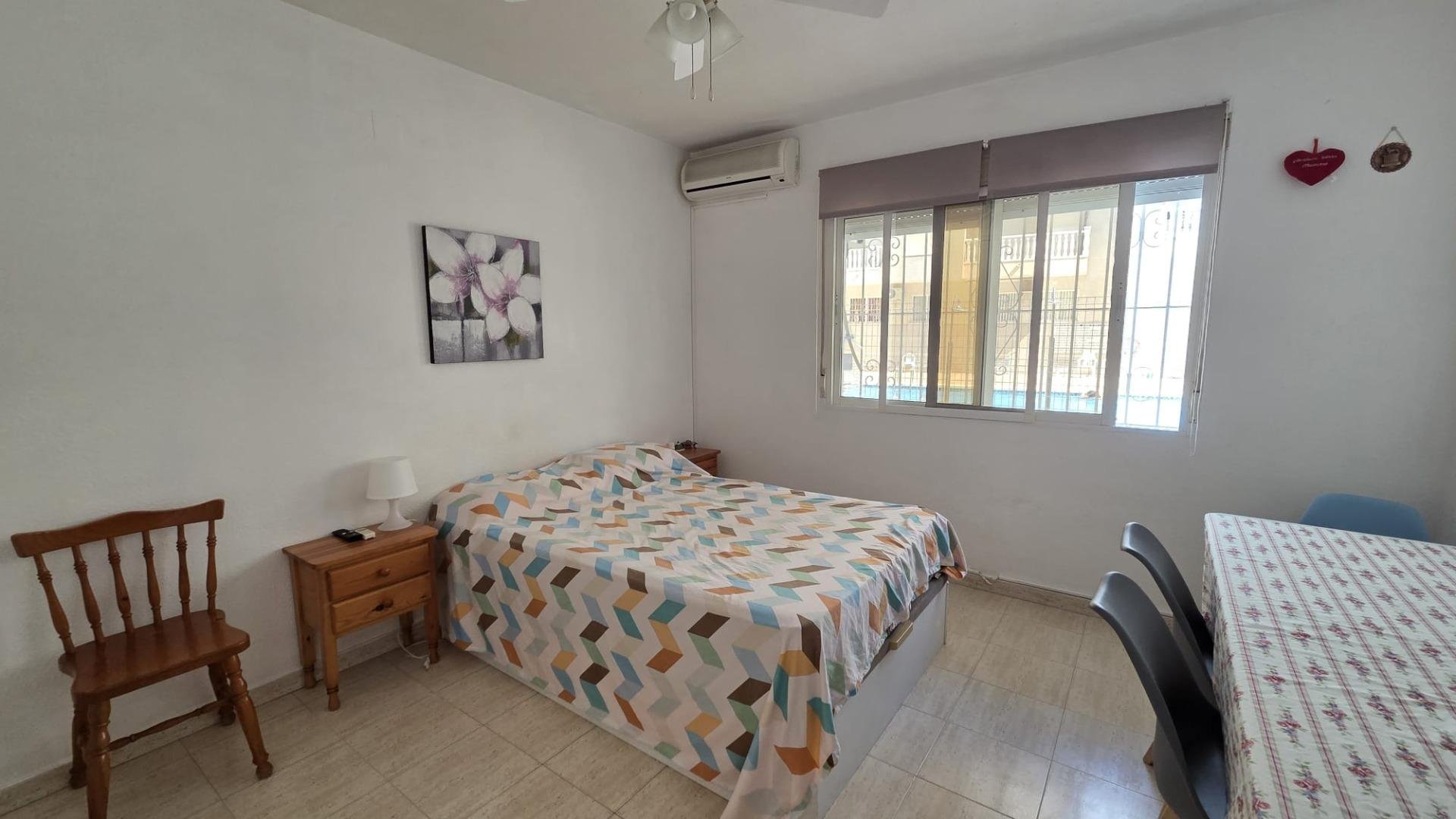 Huoneisto Torrevieja, Alicante, Espanja 39 m2 No. 194944