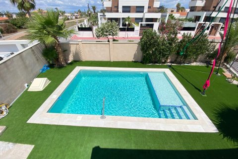 Apartment in Torrevieja, Alicante, Spain 3 bedrooms, 140 sq.m. No. 194948