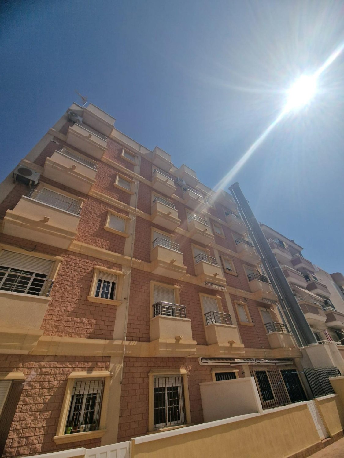 Apartamento en Torrevieja, Alicante, España 2 dormitorios, 70 m2 No. 182864