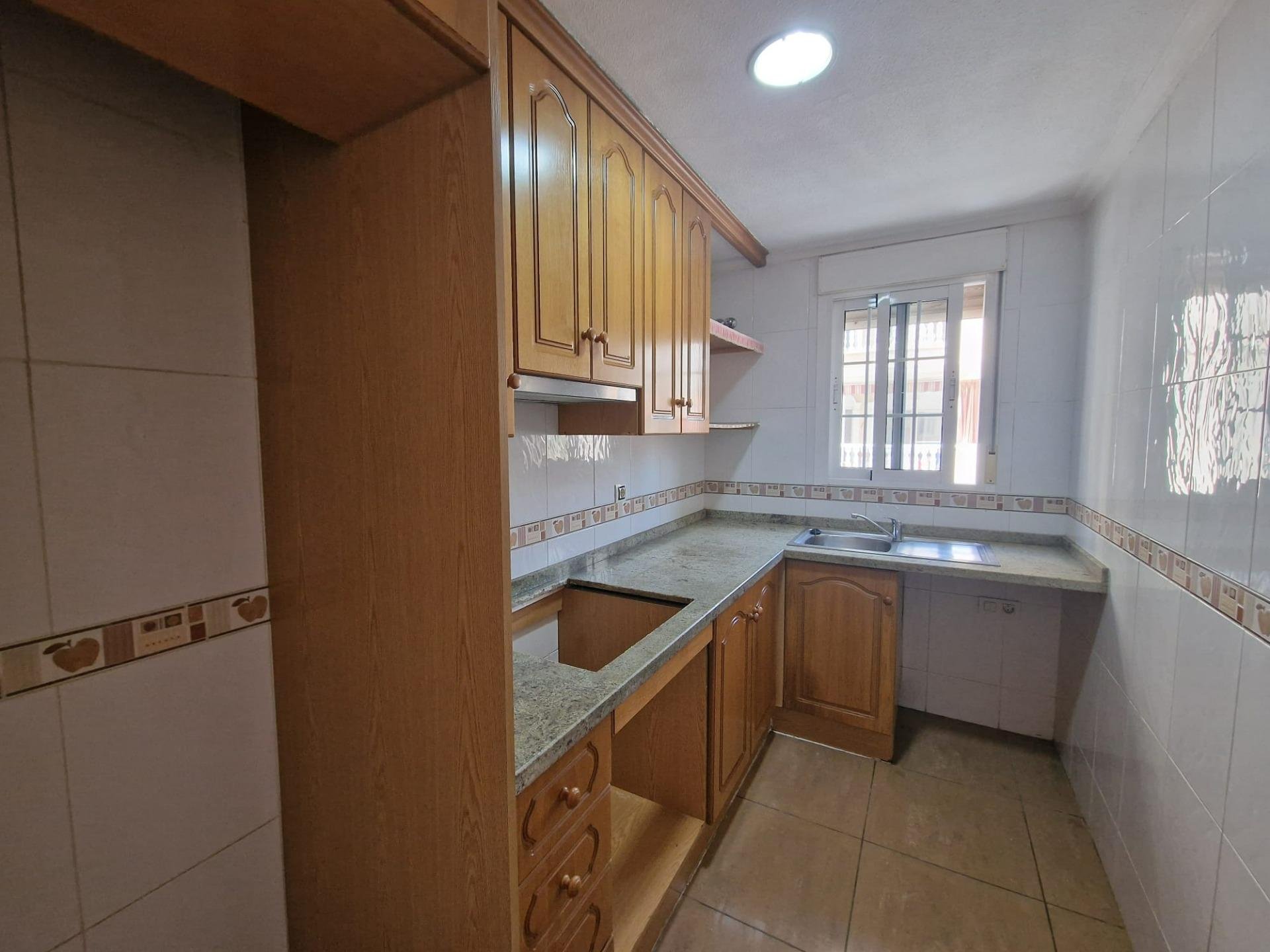 Apartamento en Torrevieja, Alicante, España 2 dormitorios, 70 m2 No. 182864