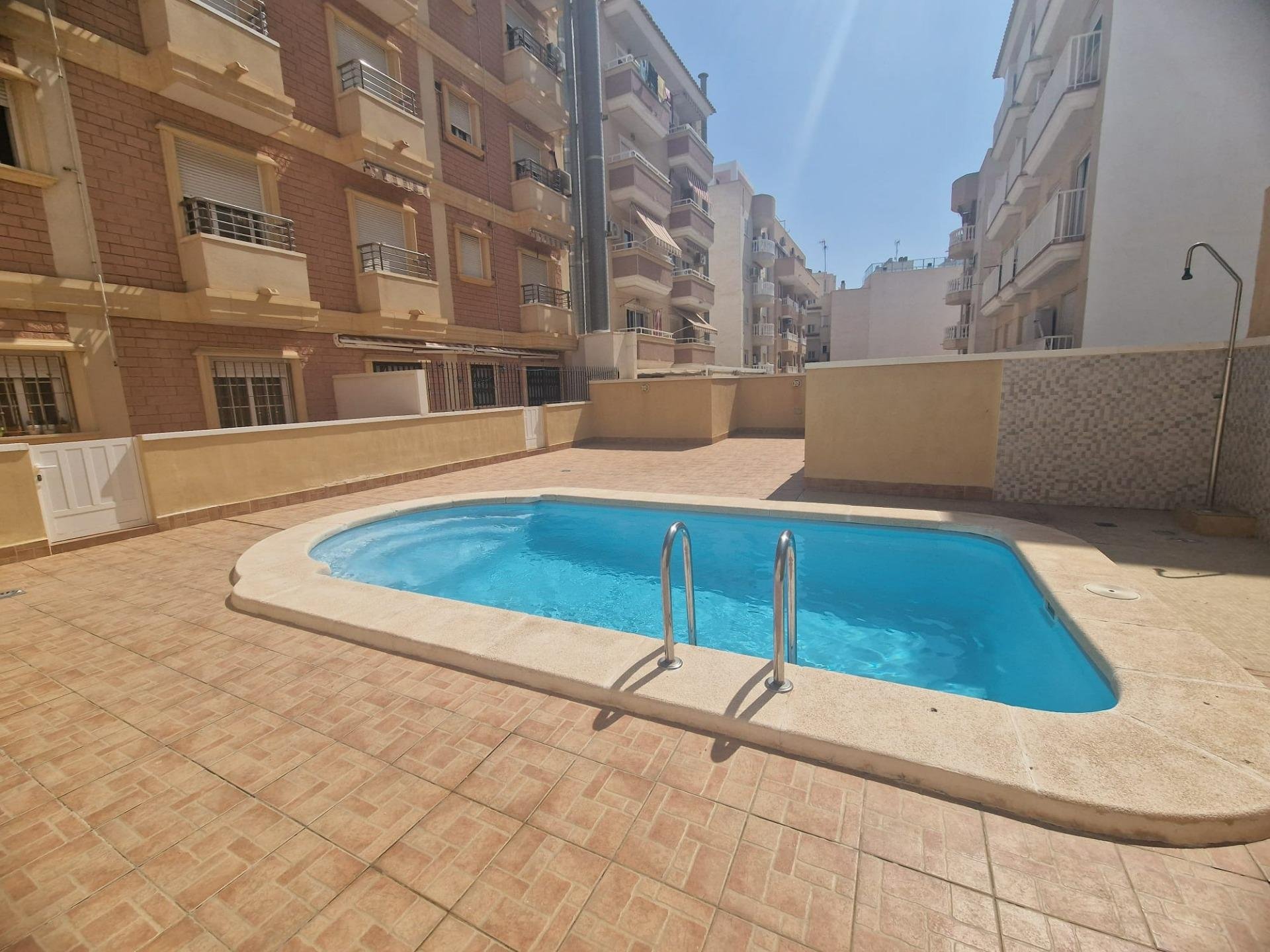 Apartamento en Torrevieja, Alicante, España 2 dormitorios, 70 m2 No. 182864