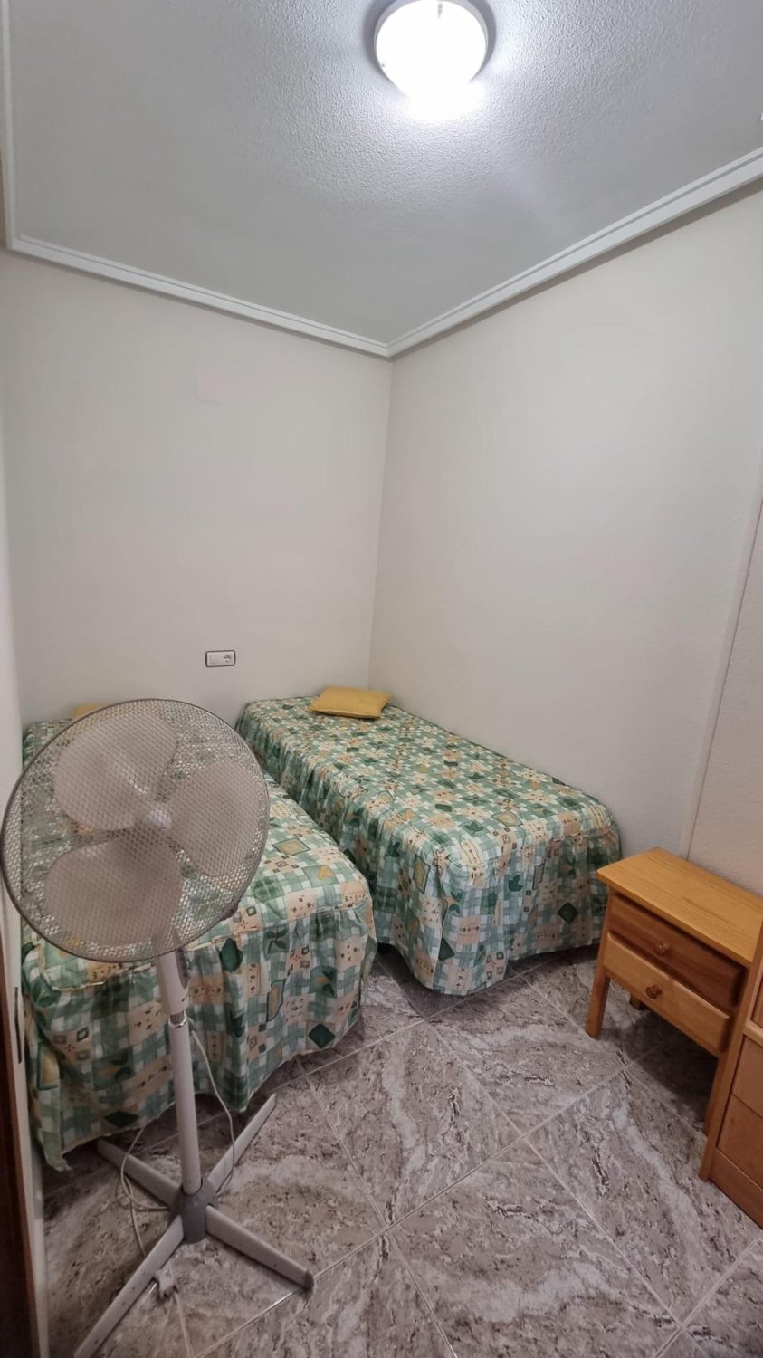 Apartamento en Torrevieja, Alicante, España 2 dormitorios, 63 m2 No. 182866