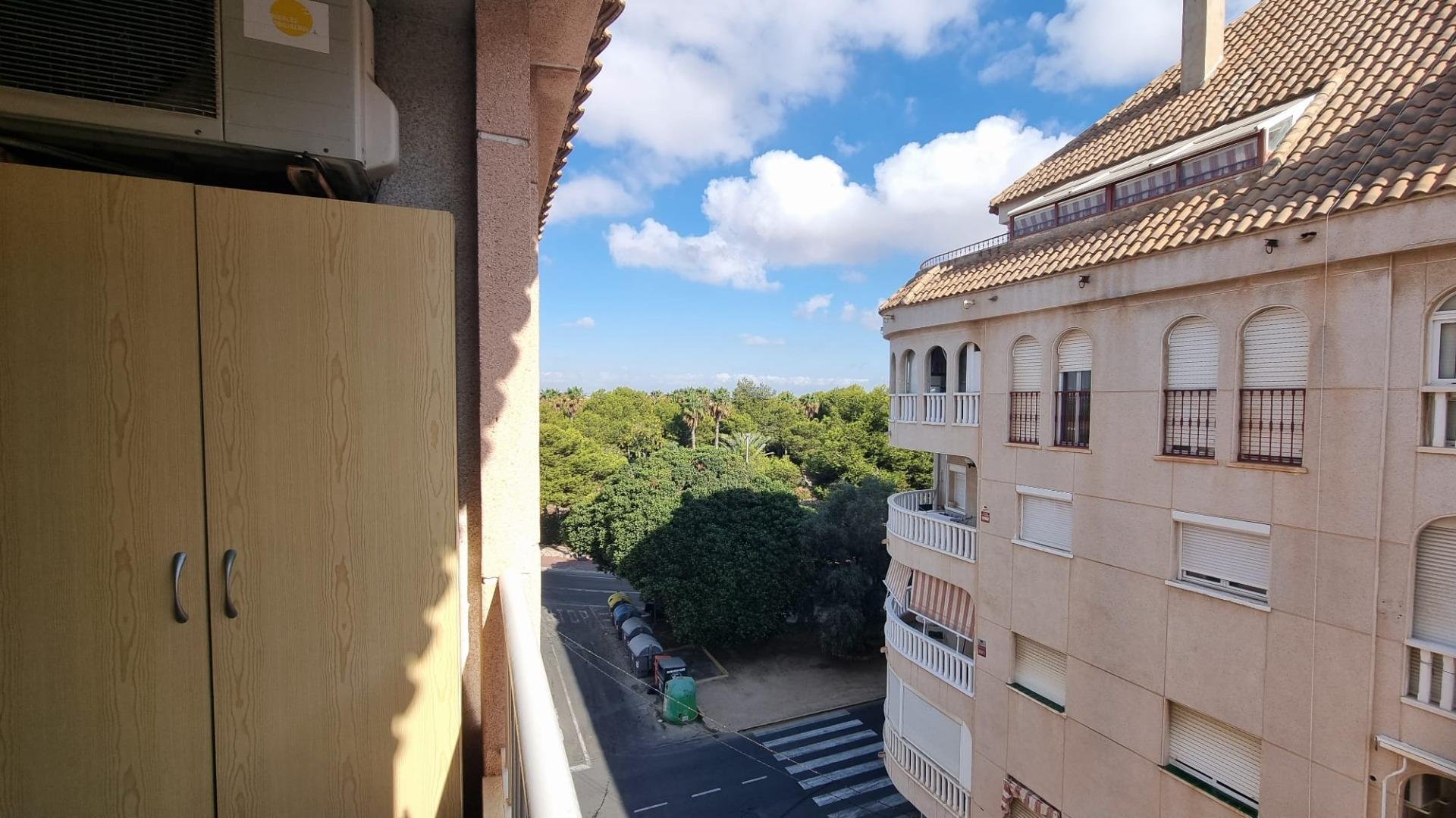 Apartamento en Torrevieja, Alicante, España 2 dormitorios, 63 m2 No. 182866