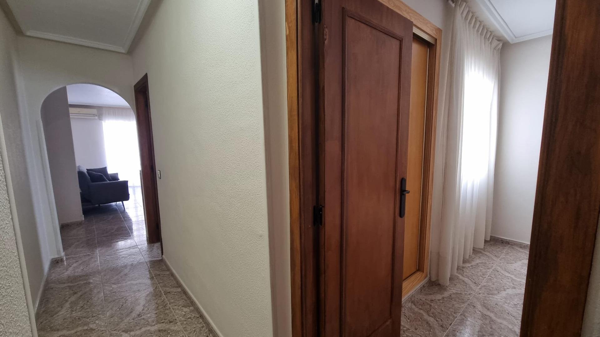 Apartamento en Torrevieja, Alicante, España 2 dormitorios, 63 m2 No. 182866