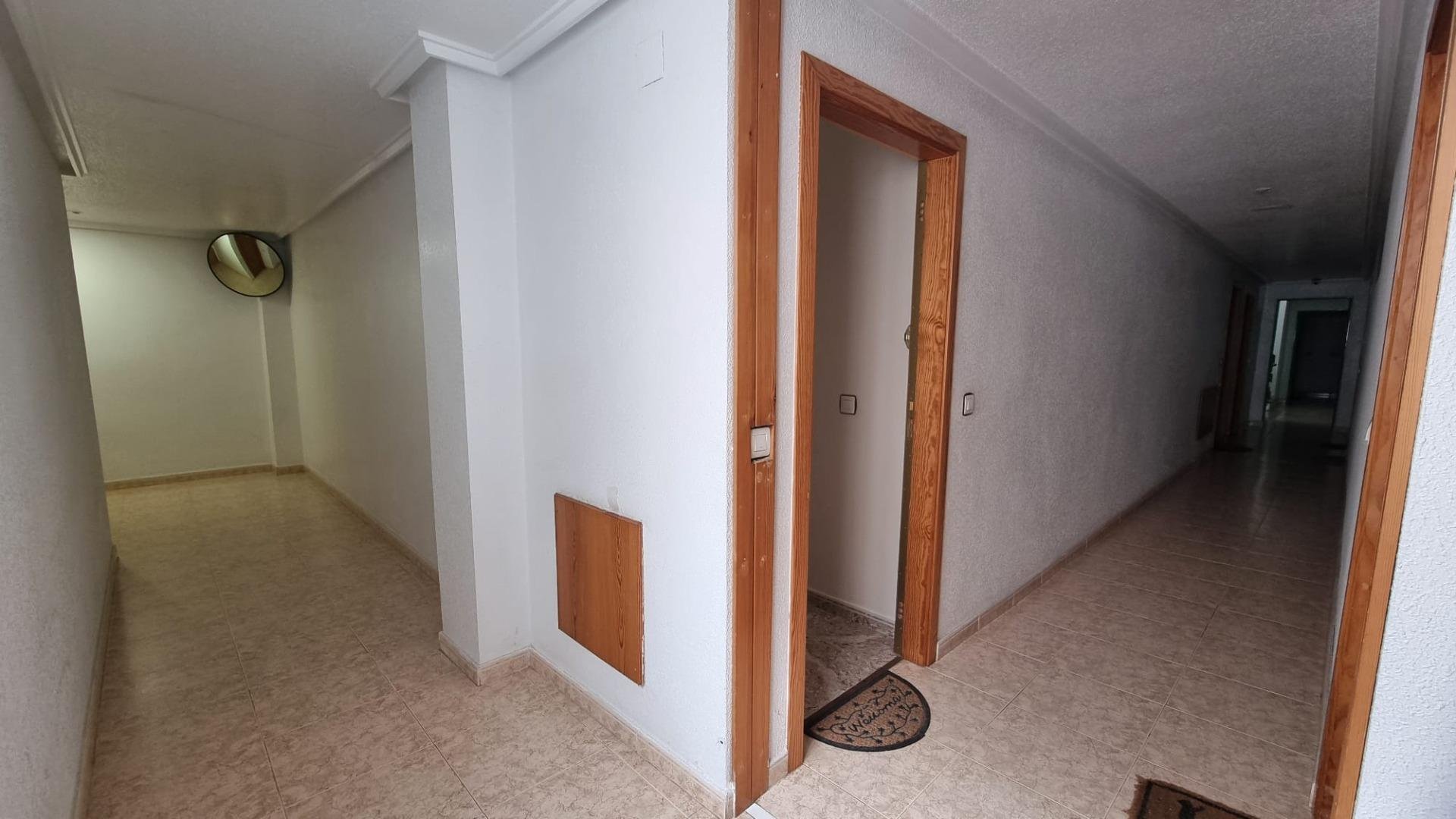 Apartamento en Torrevieja, Alicante, España 2 dormitorios, 63 m2 No. 182866