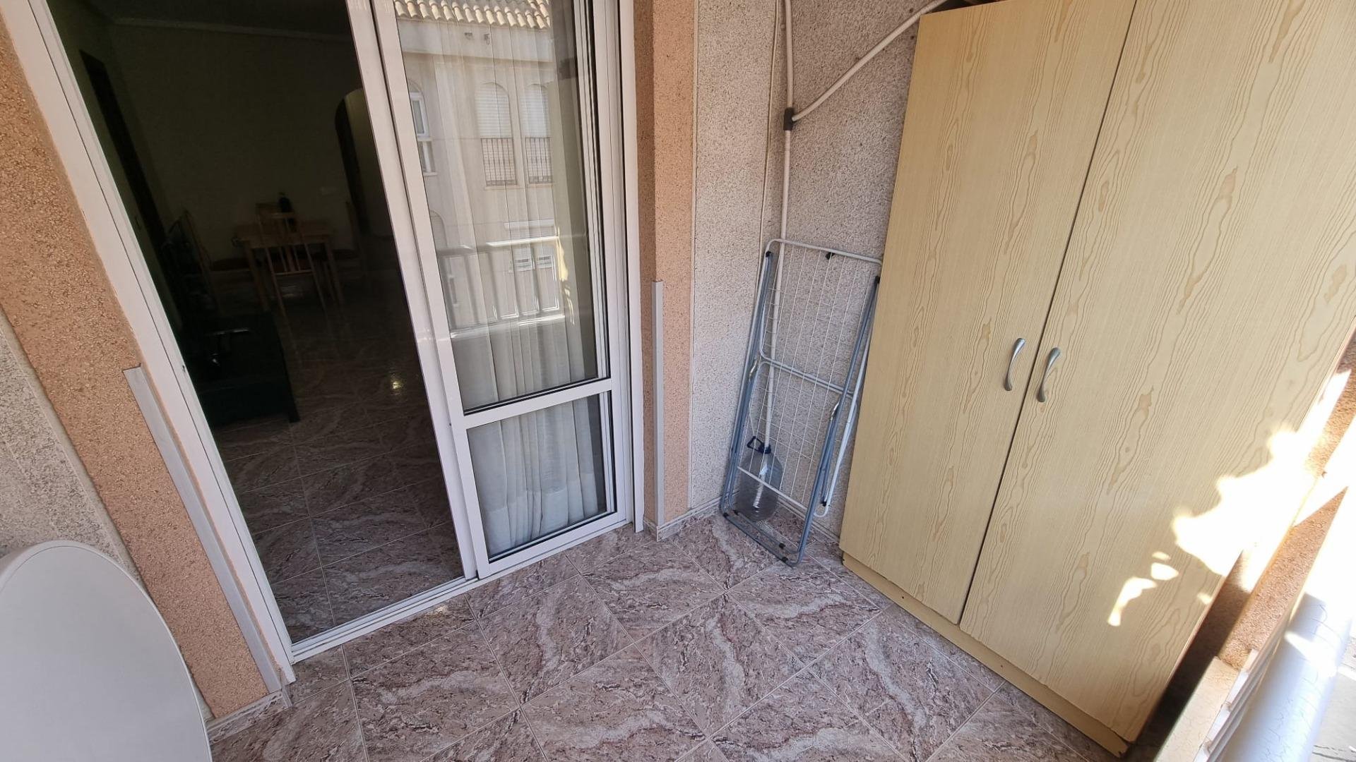 Apartamento en Torrevieja, Alicante, España 2 dormitorios, 63 m2 No. 182866