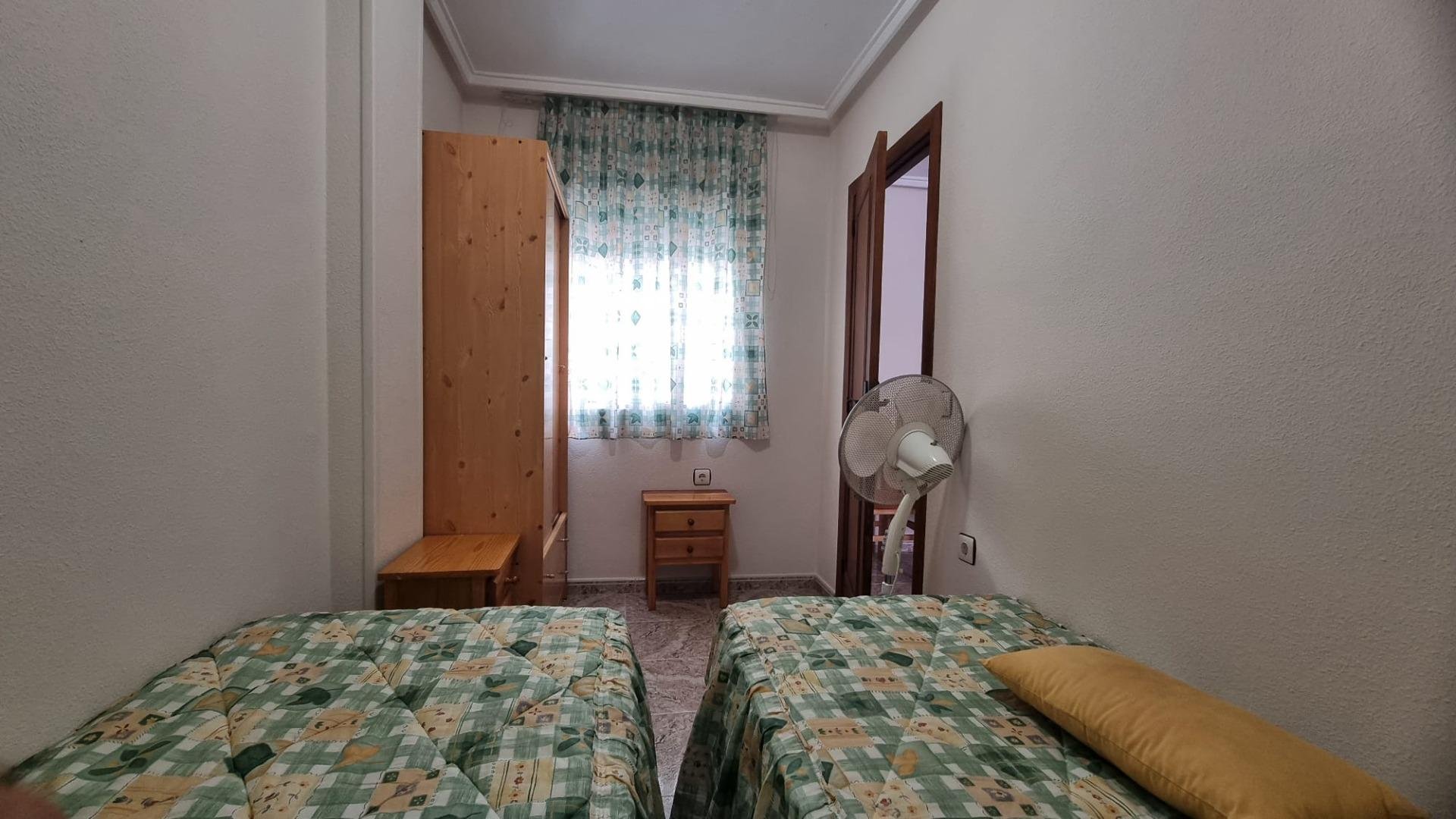 Apartamento en Torrevieja, Alicante, España 2 dormitorios, 63 m2 No. 182866