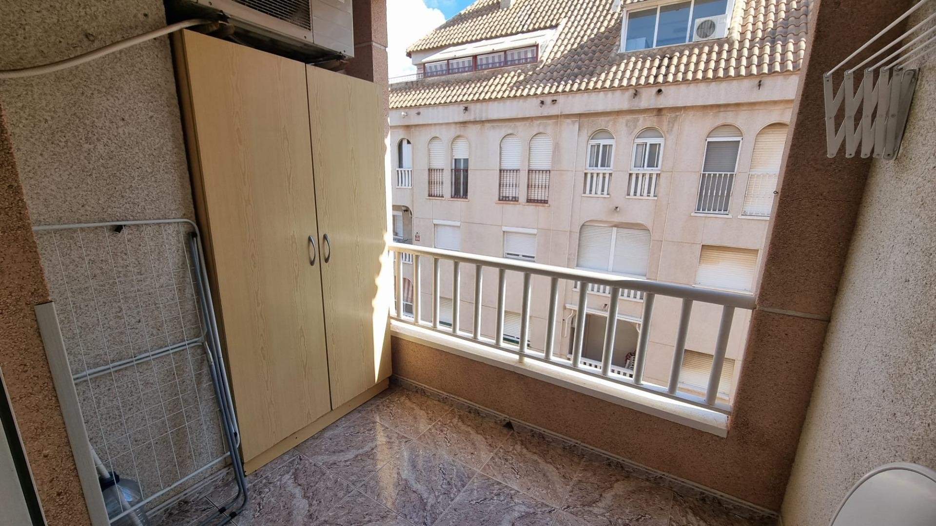 Apartamento en Torrevieja, Alicante, España 2 dormitorios, 63 m2 No. 182866