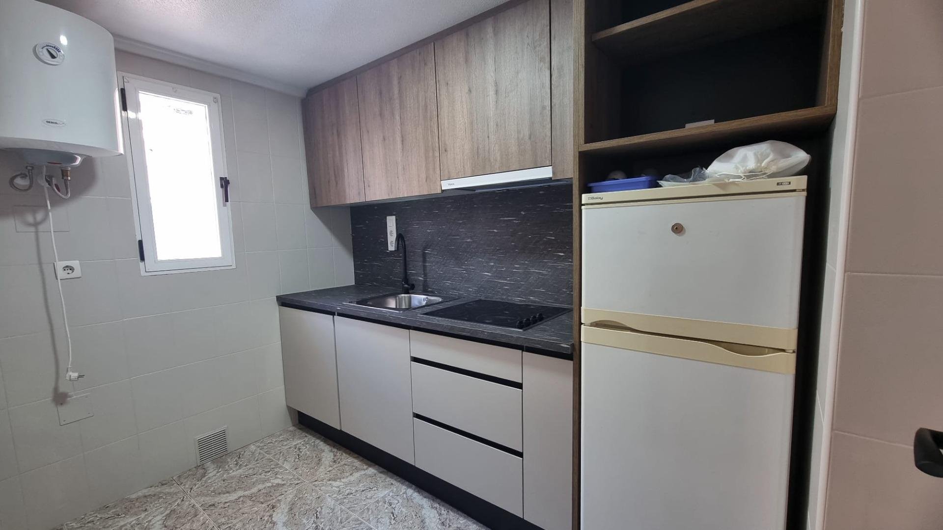 Apartamento en Torrevieja, Alicante, España 2 dormitorios, 63 m2 No. 182866