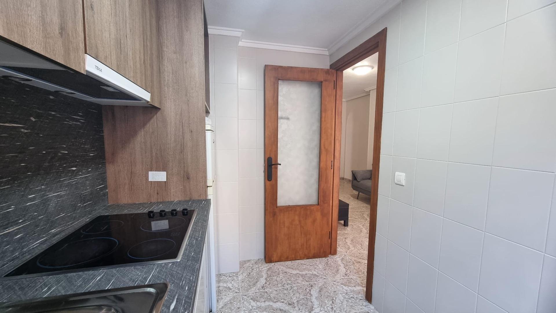 Apartamento en Torrevieja, Alicante, España 2 dormitorios, 63 m2 No. 182866