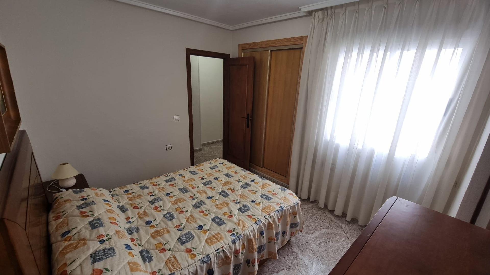 Apartamento en Torrevieja, Alicante, España 2 dormitorios, 63 m2 No. 182866