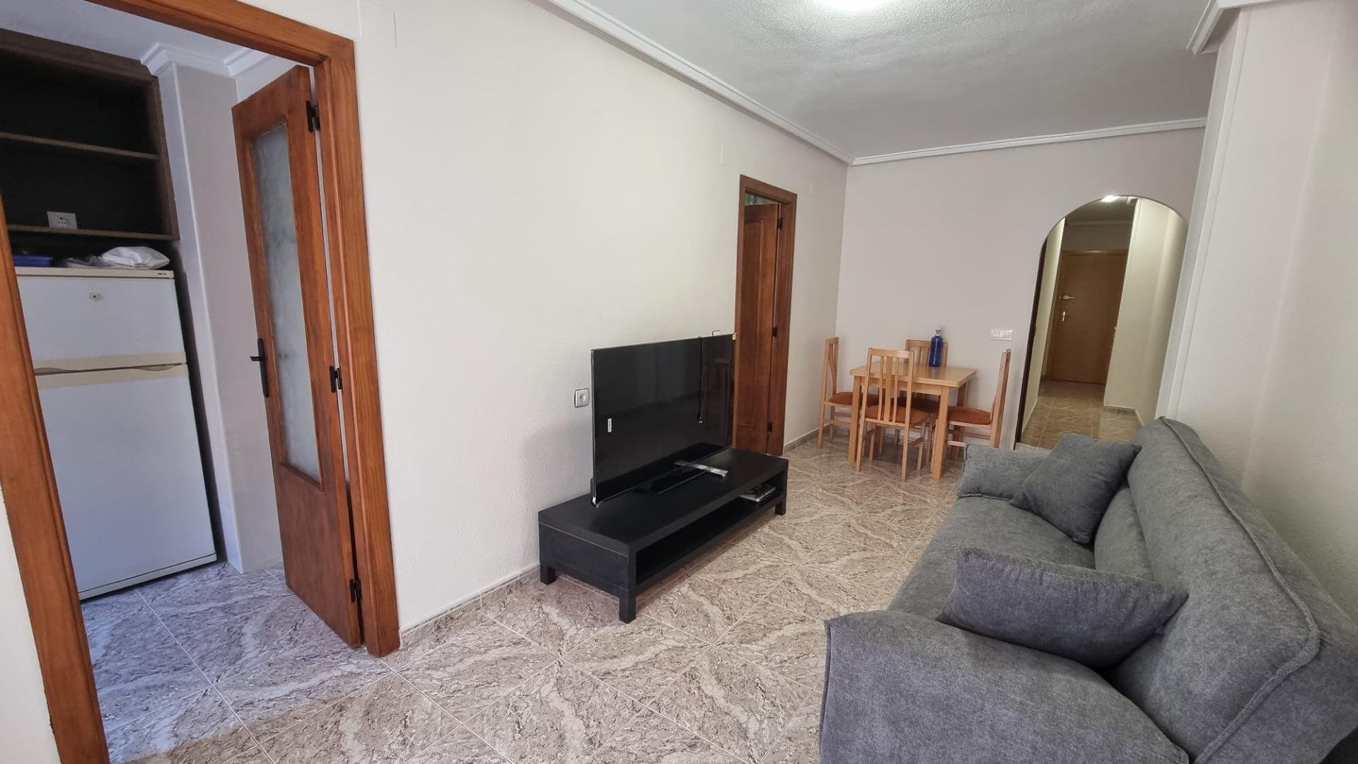 Apartamento en Torrevieja, Alicante, España 2 dormitorios, 63 m2 No. 182866