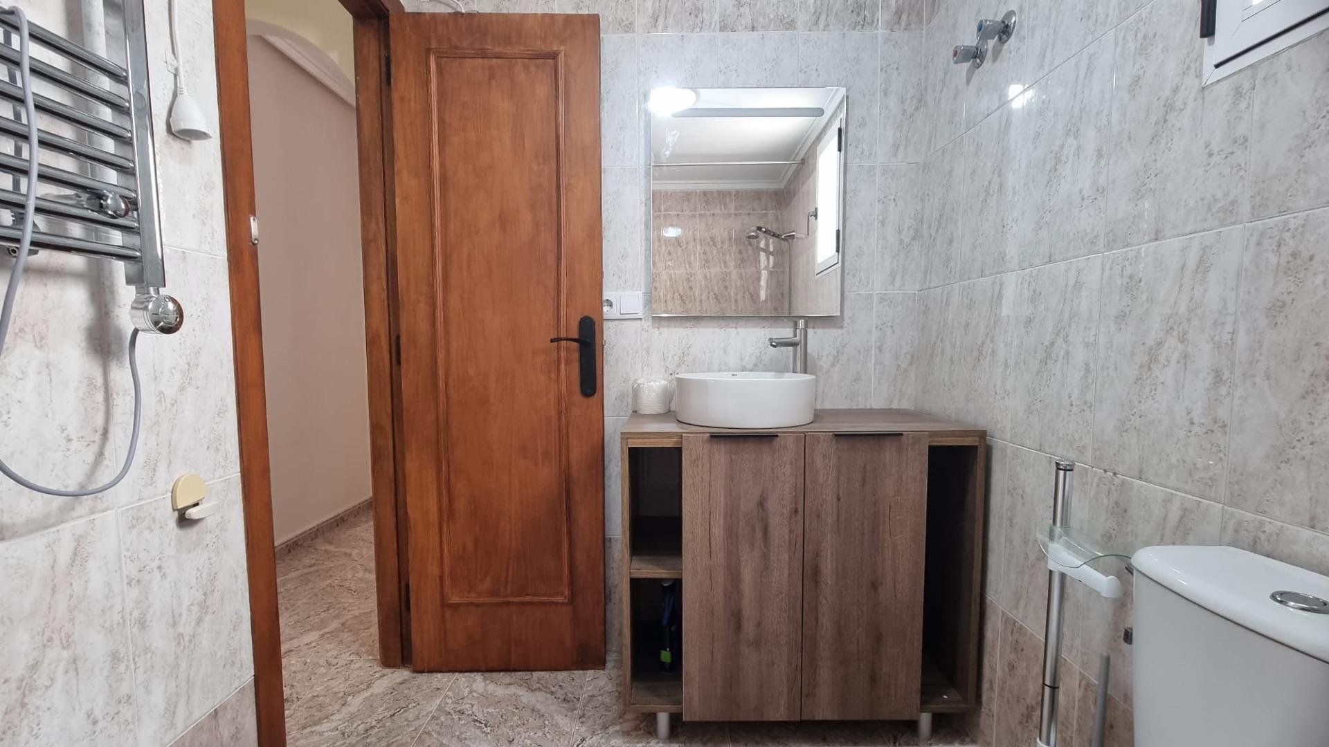 Apartamento en Torrevieja, Alicante, España 2 dormitorios, 63 m2 No. 182866