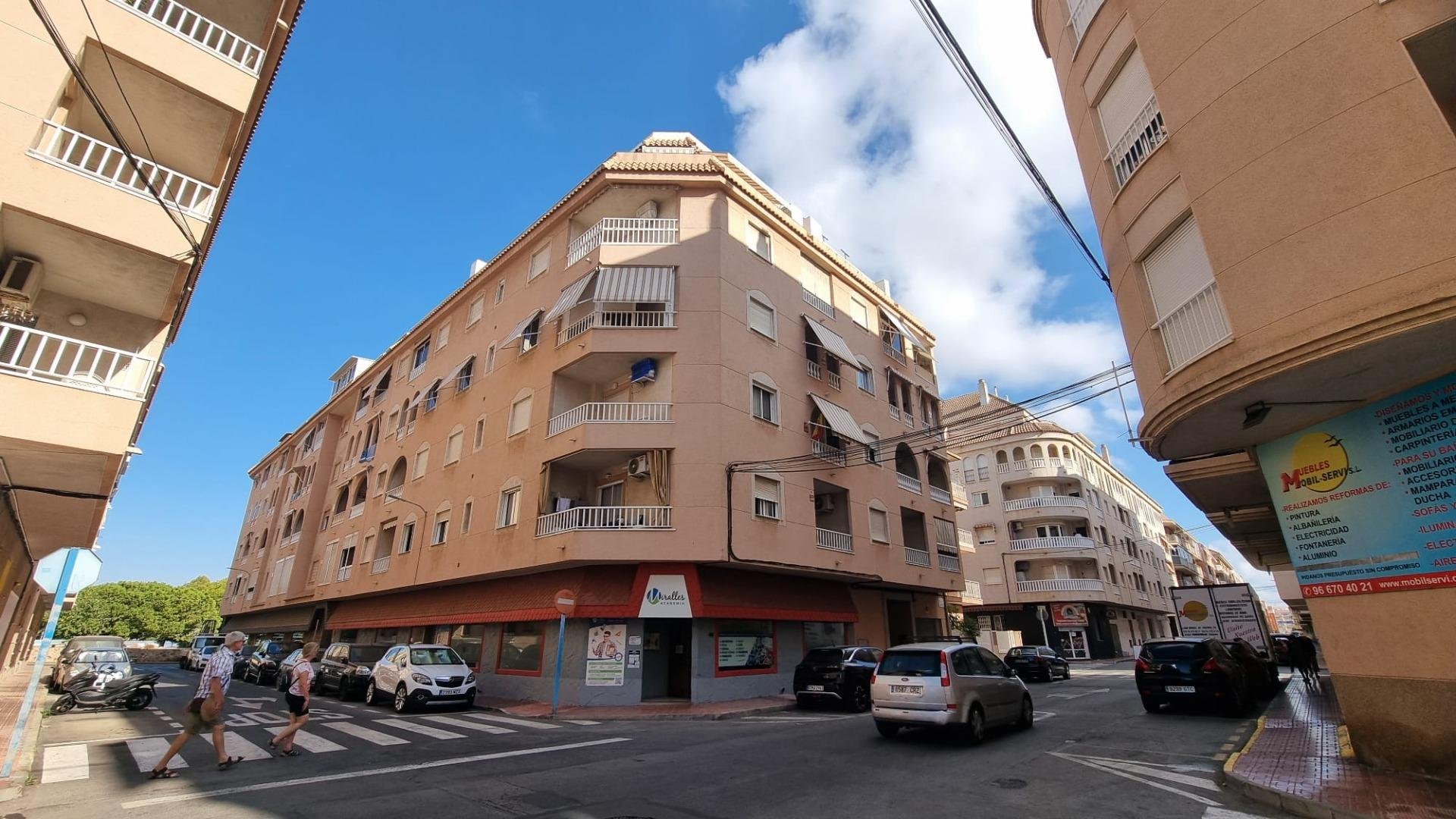 Apartamento en Torrevieja, Alicante, España 2 dormitorios, 63 m2 No. 182866