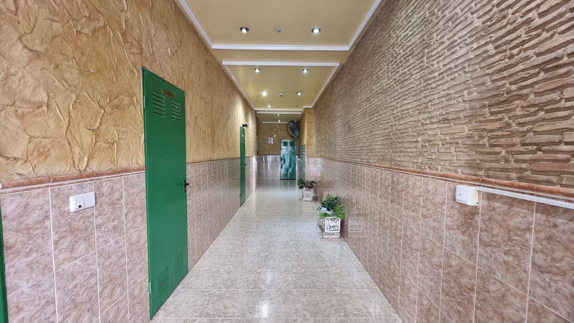 Apartamento en Torrevieja, Alicante, España 2 dormitorios, 63 m2 No. 182866