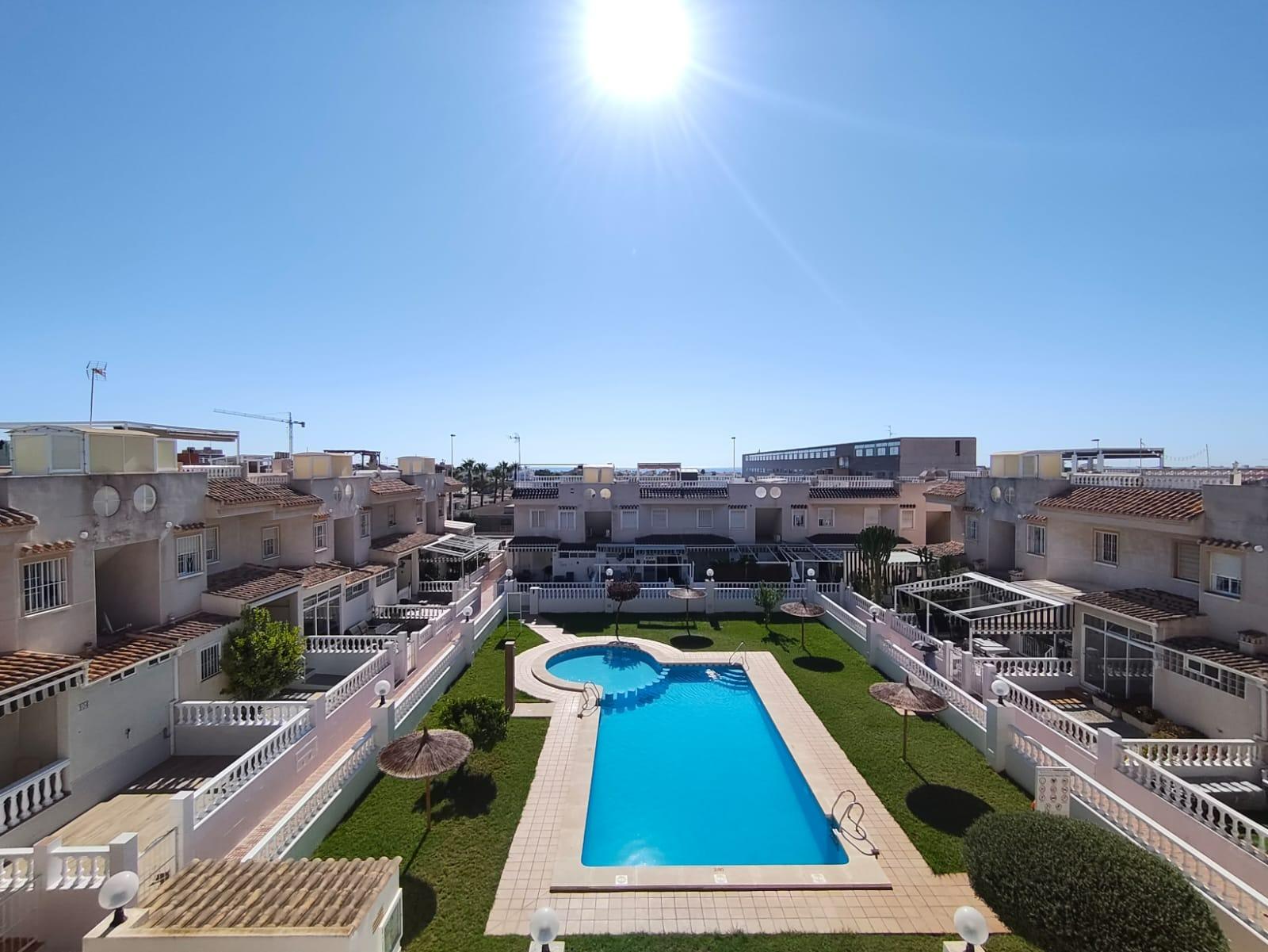 Bungalow à Torrevieja, Alicante, Espagne 2 chambres,  No. 182865