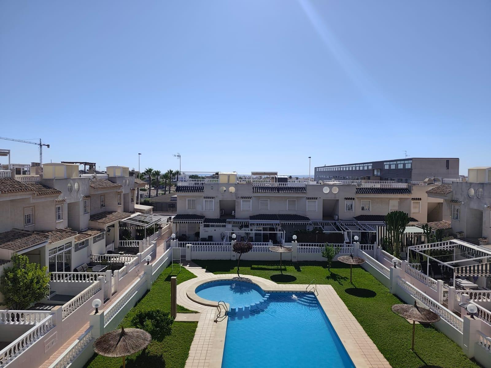 Bungalow à Torrevieja, Alicante, Espagne 2 chambres,  No. 182865