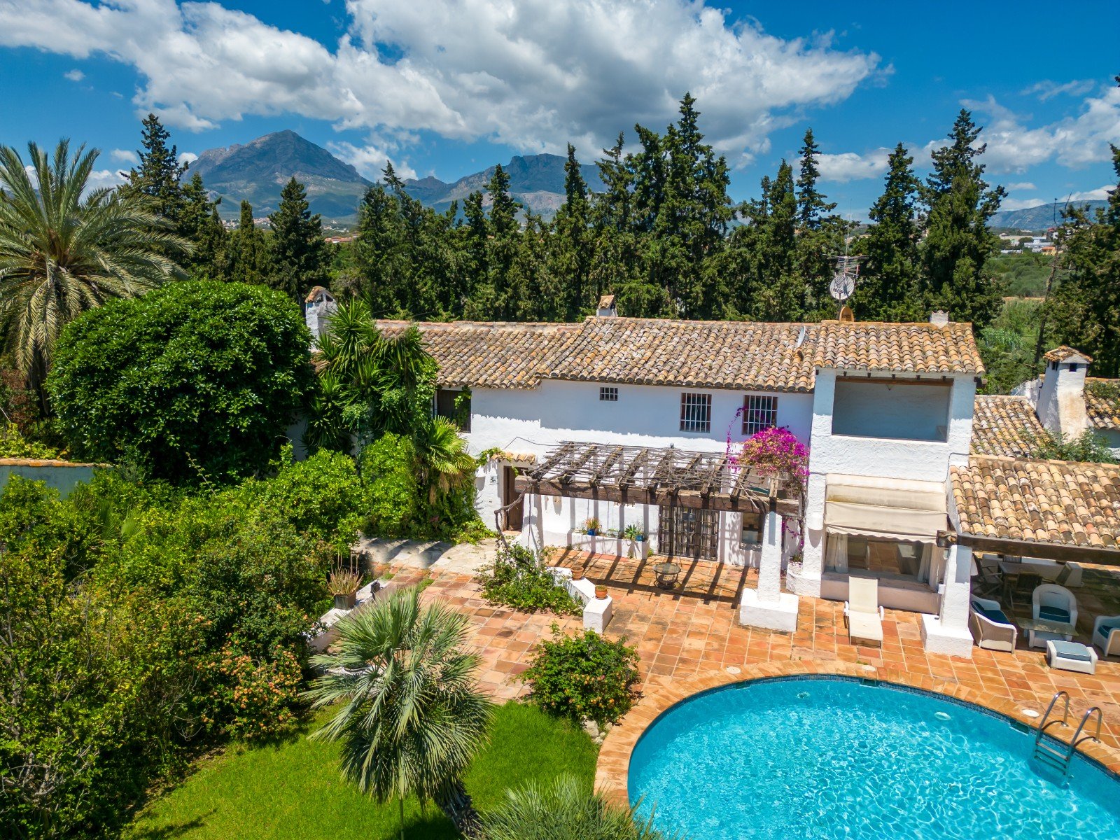 Villa i Albir, Alicante, Spanien 5 sovrum, 377 kvm. Nr. 135615