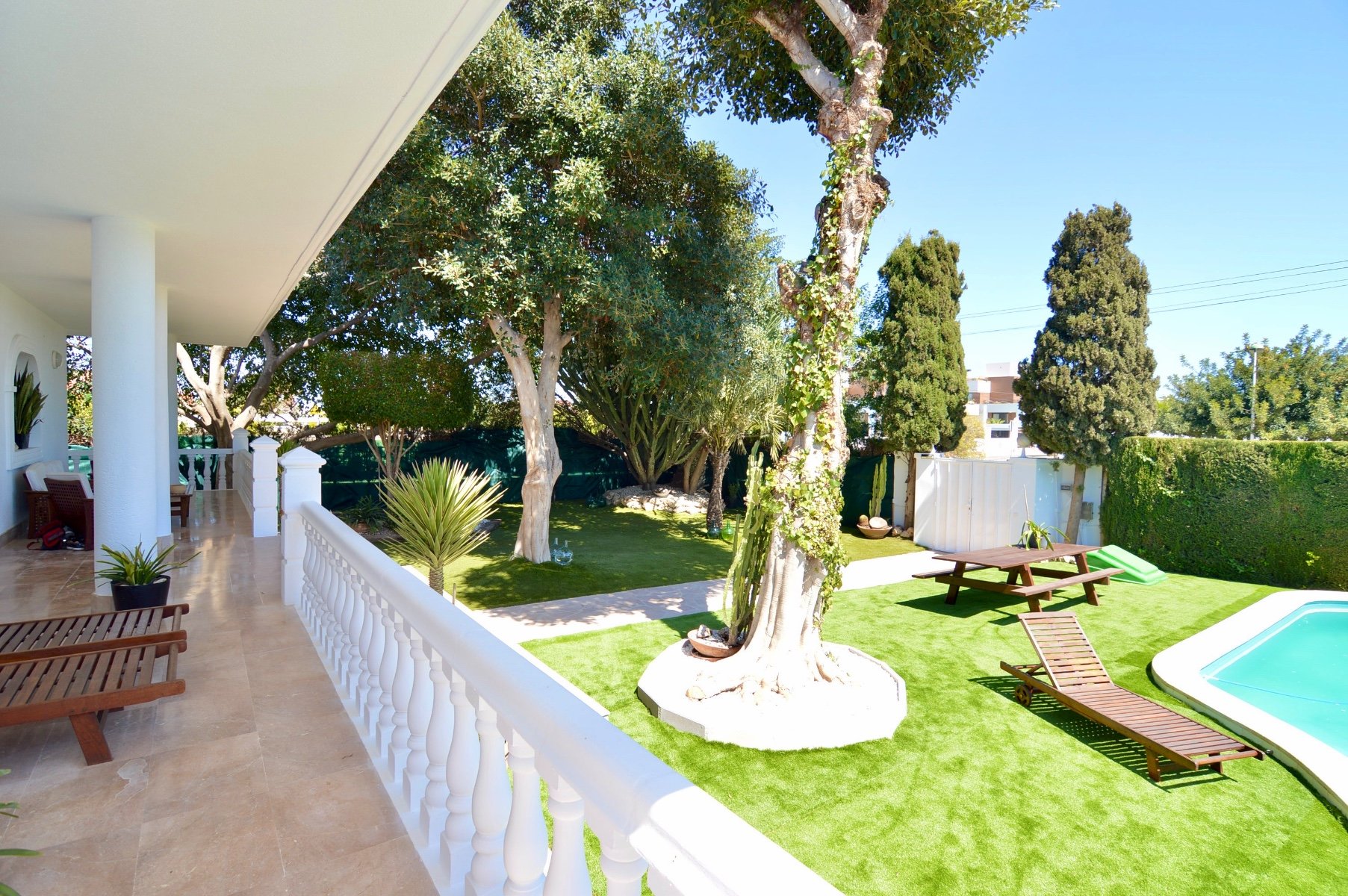 Villa in Torrevieja, Alicante, Spanien 4 Schlafzimmer, 520 m2 Nr. 135617