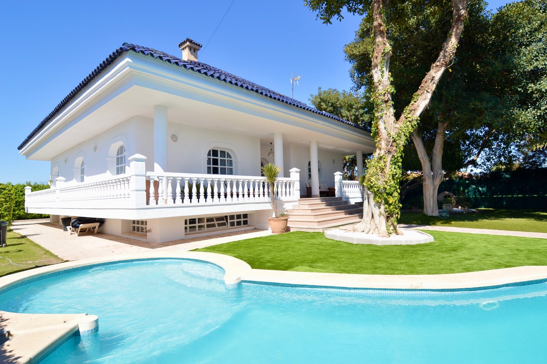 Villa in Torrevieja, Alicante, Spanien 4 Schlafzimmer, 520 m2 Nr. 135617