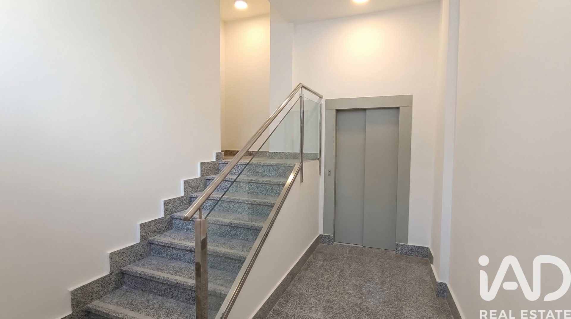 Ufficio a Madrid, Spagna 2 camere da letto, 42 mq. N° 187574