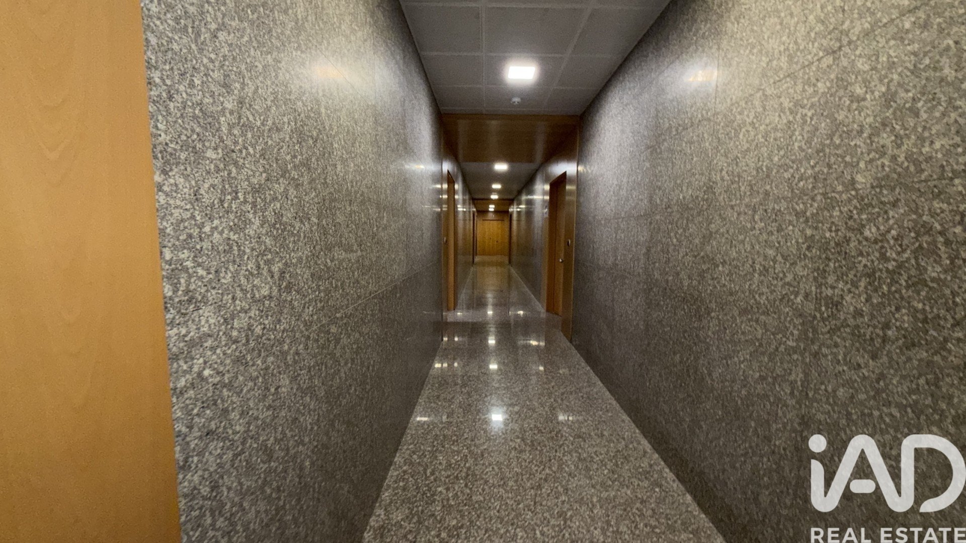 Office à Lleida, Espagne 121 m2 No. 187576