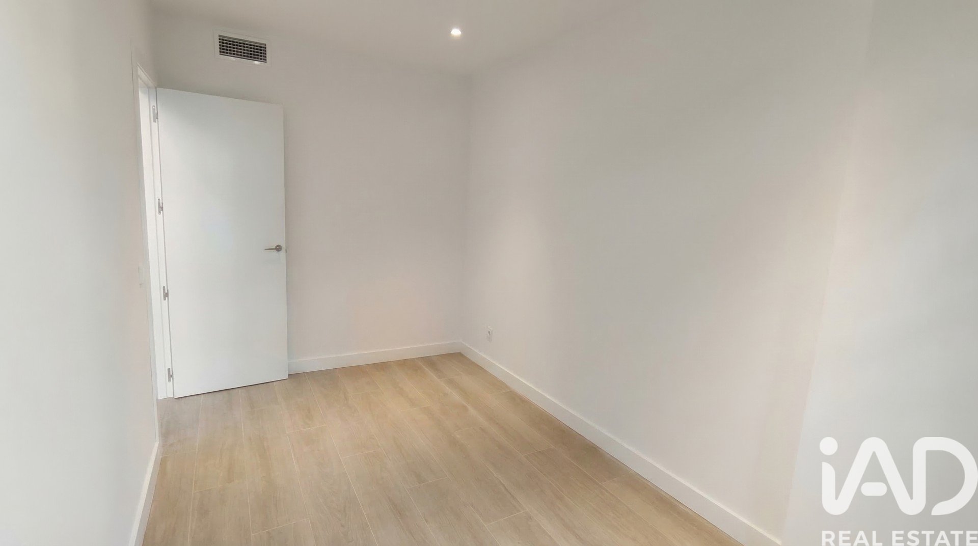 Büro in Madrid, Spanien 2 Schlafzimmer, 100 m2 Nr. 187575