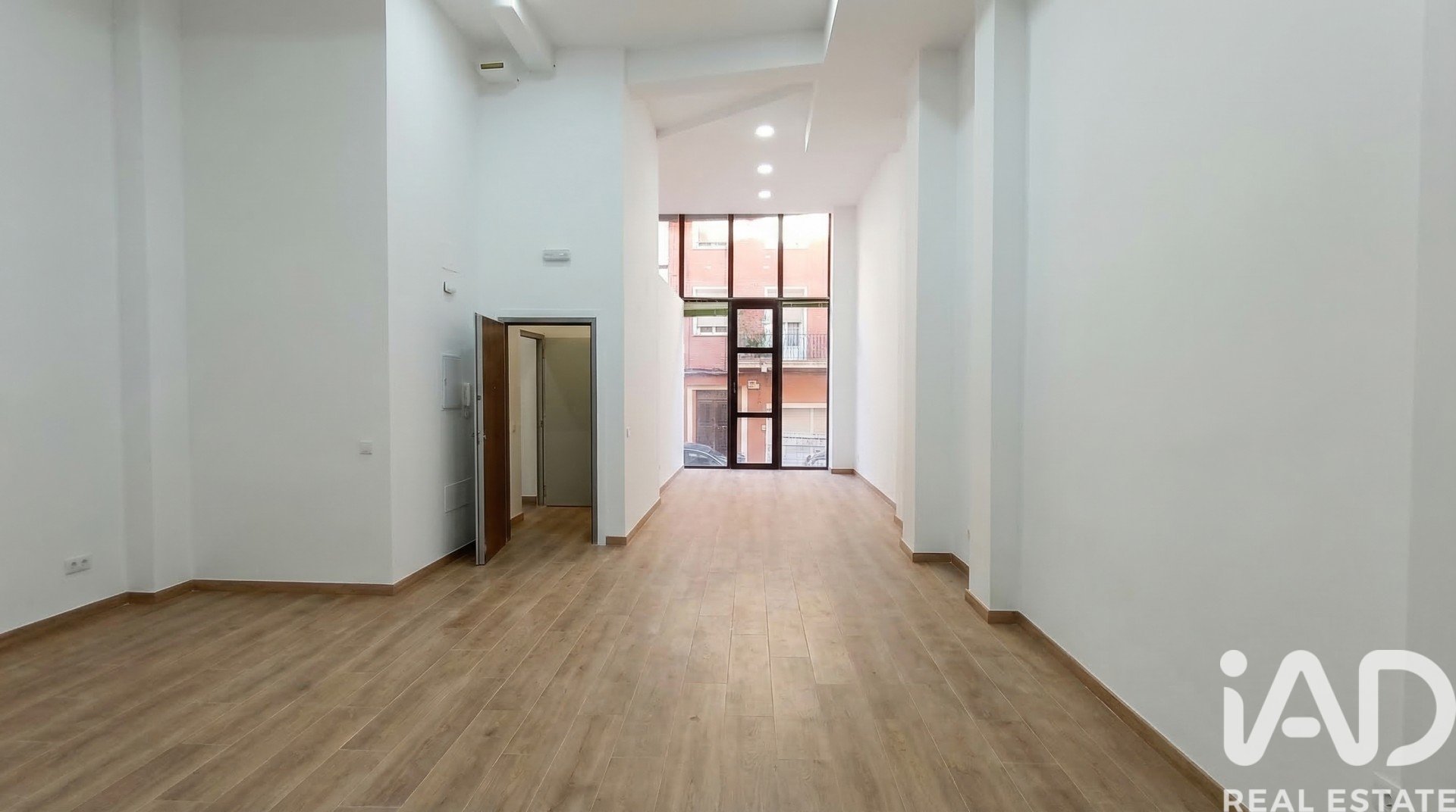 Büro in Madrid, Spanien 2 Schlafzimmer, 100 m2 Nr. 187575