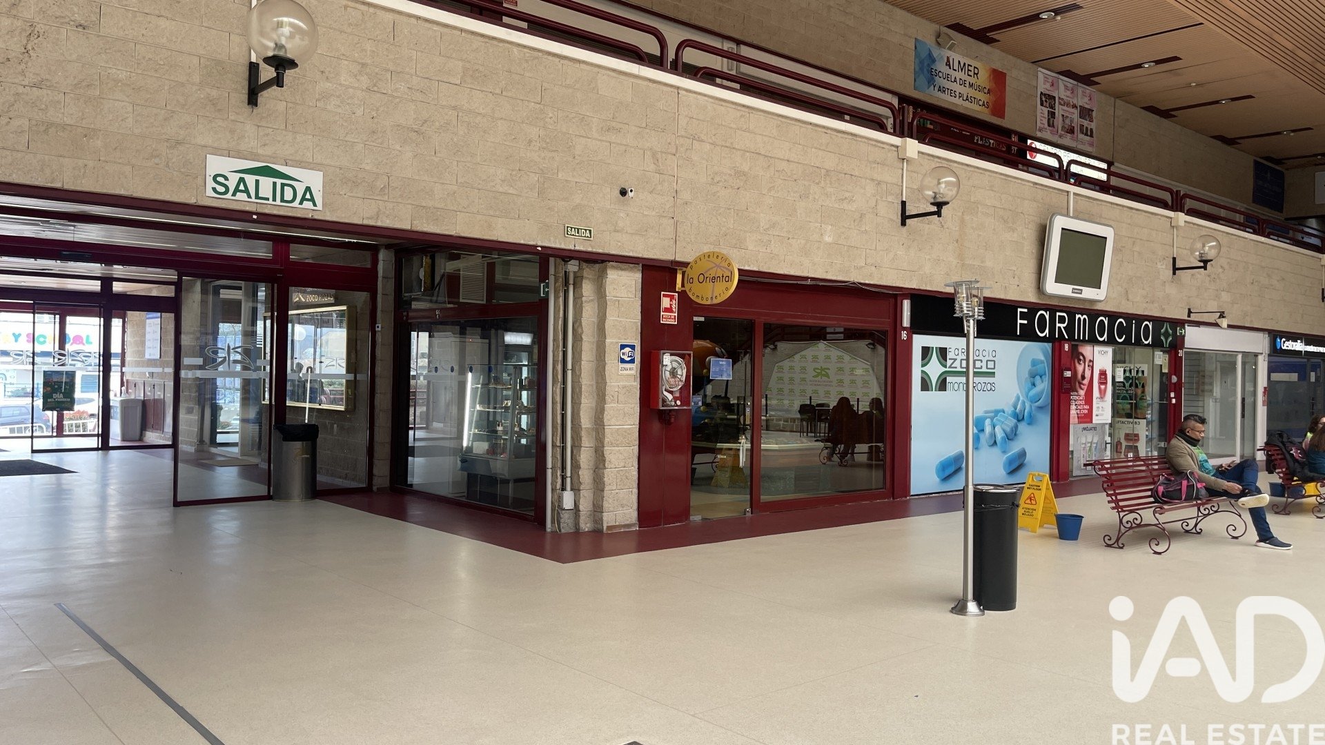Commercial property in Las Rozas de Madrid, Madrid, Spain 50 sq.m. No. 187573